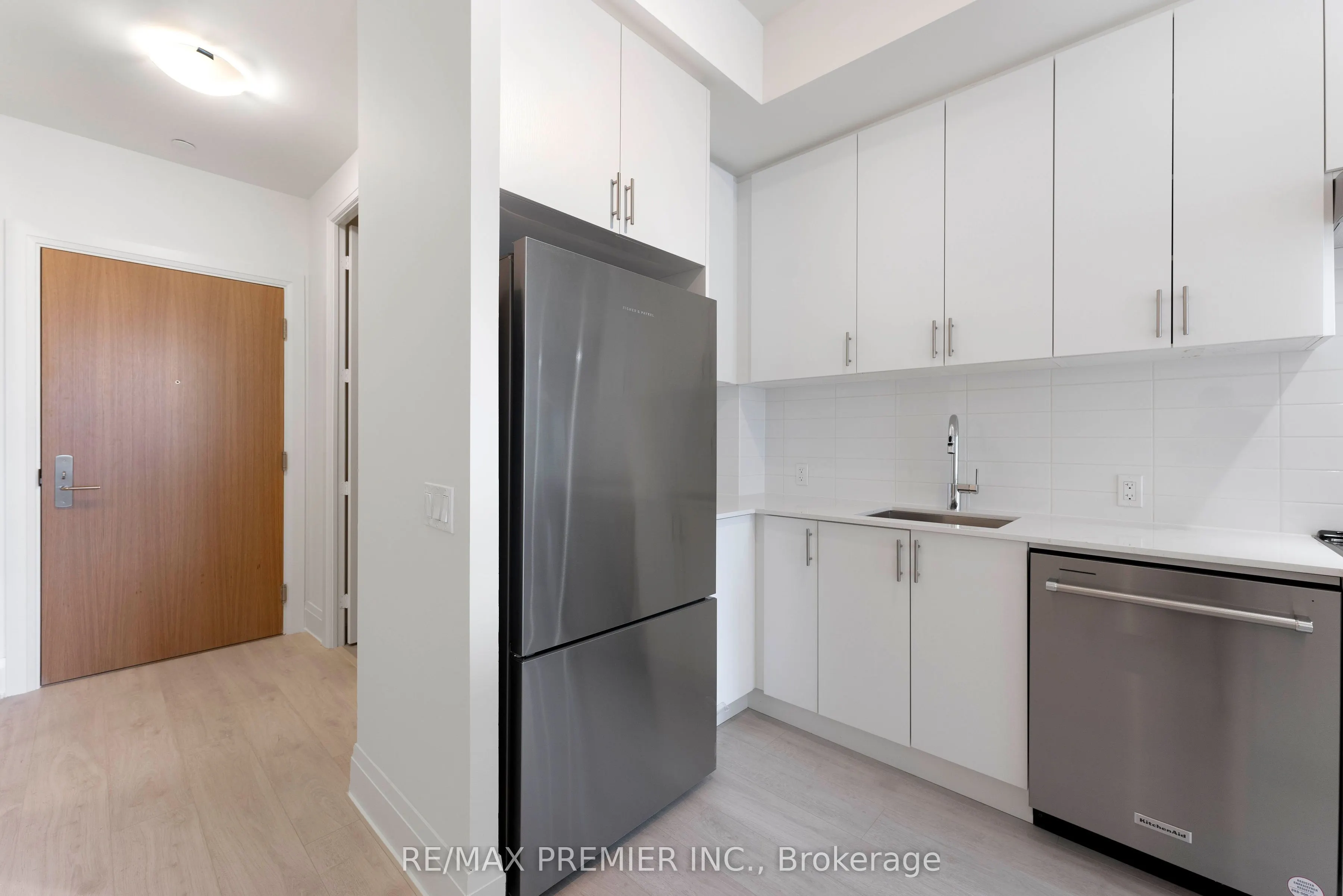 8960 Jane Street, #532