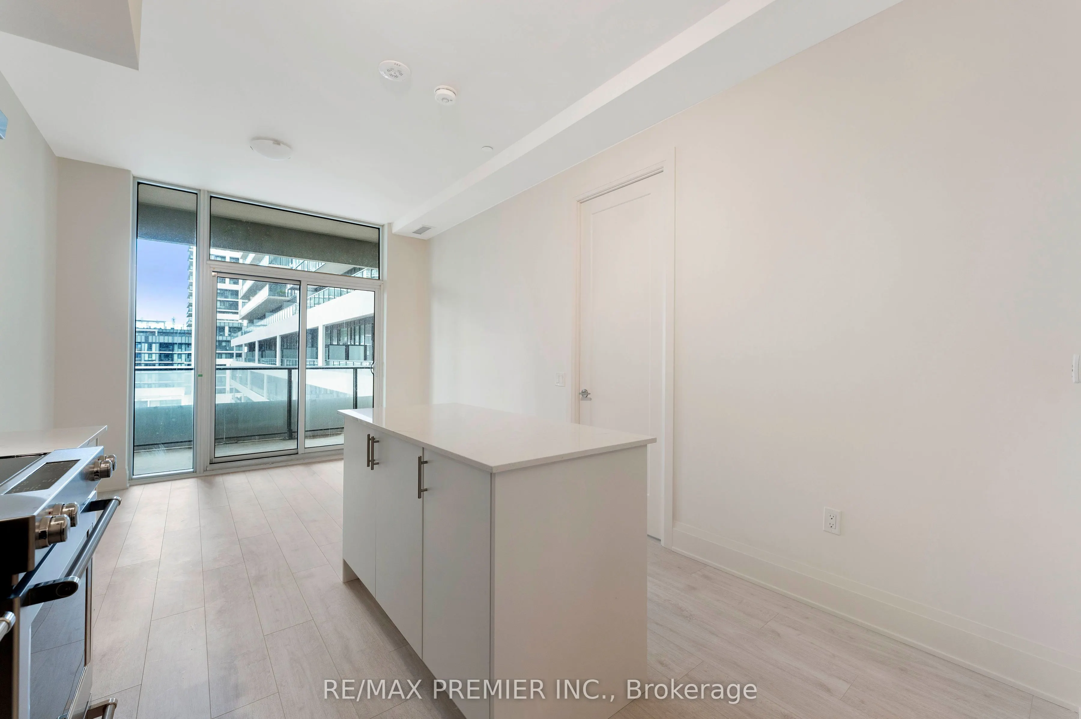 8960 Jane Street, #532