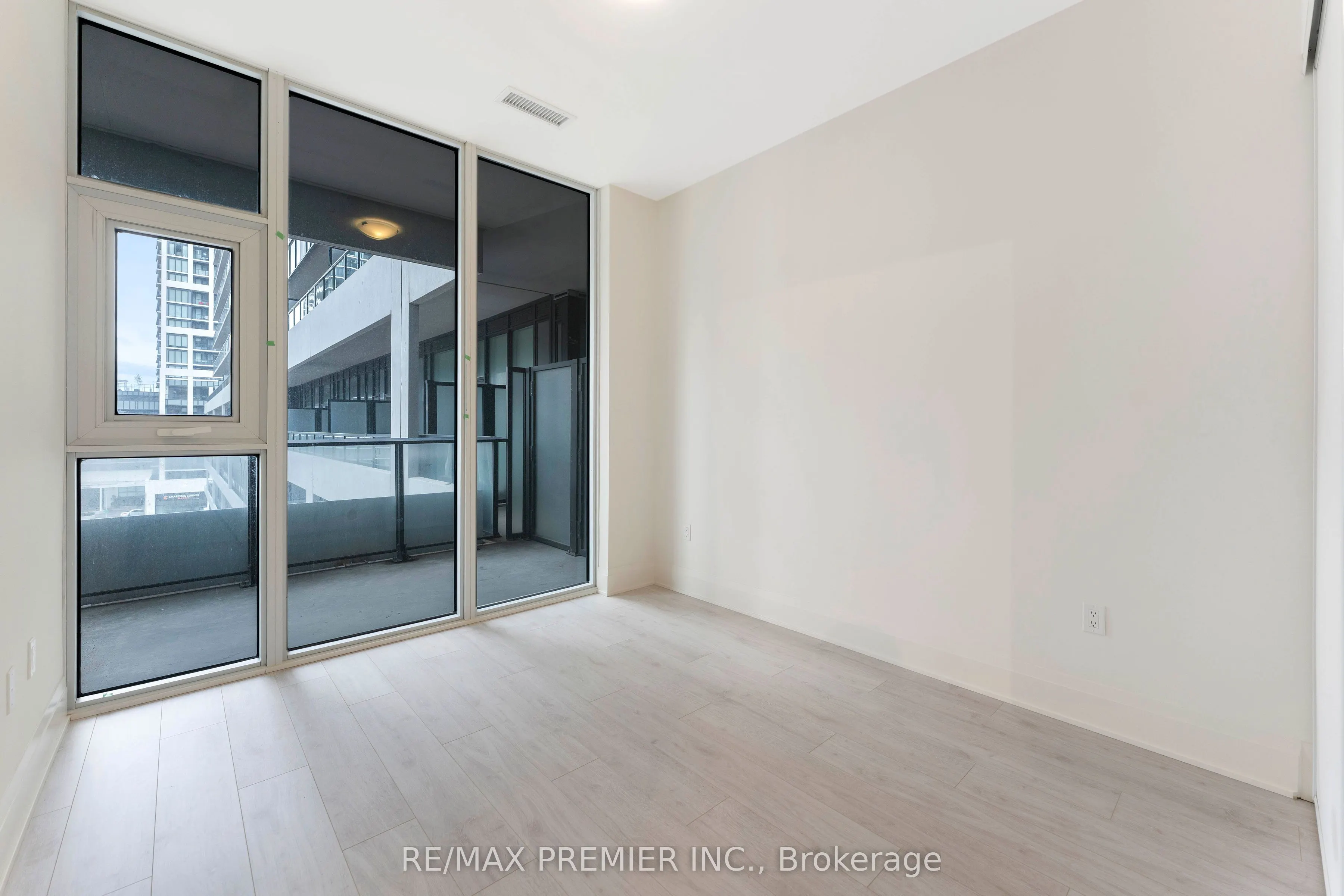 8960 Jane Street, #532