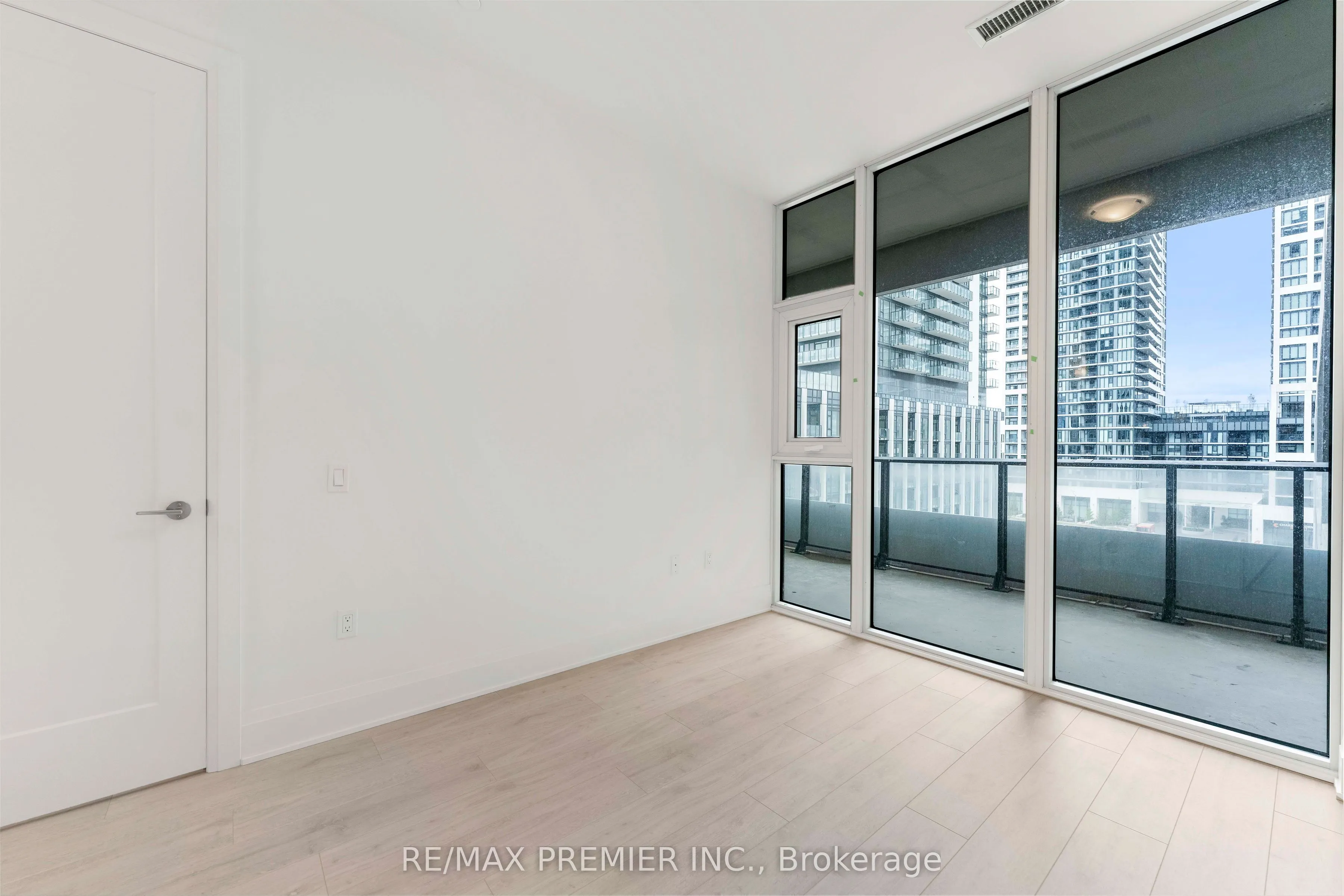 8960 Jane Street, #532