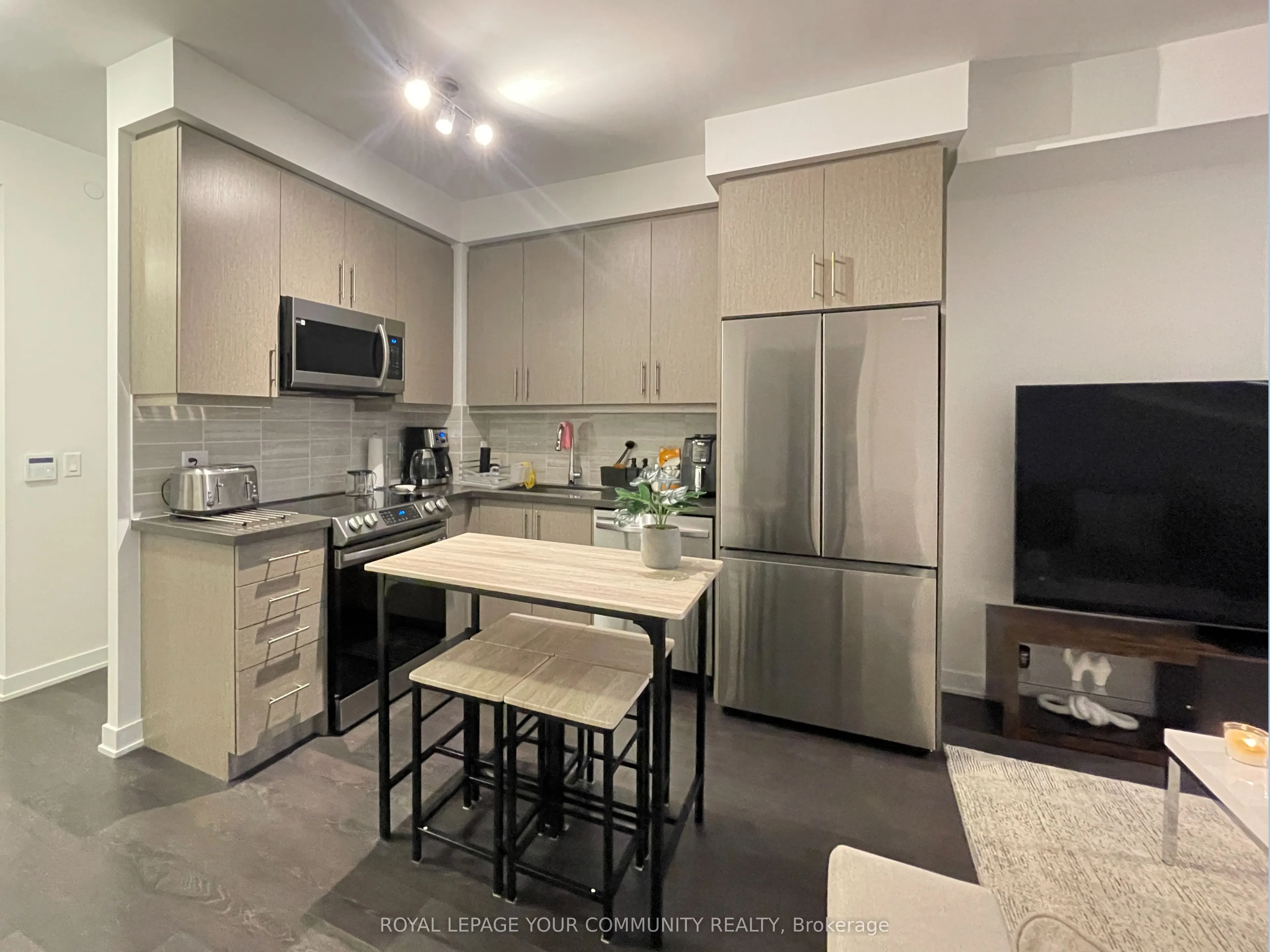 105 Oneida Crescent, #2501