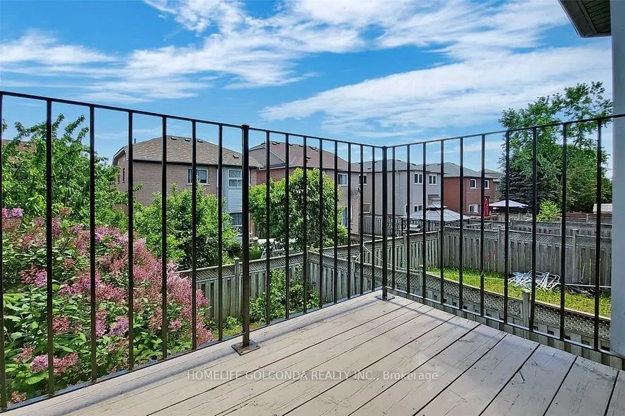 27 Bridlepath Street