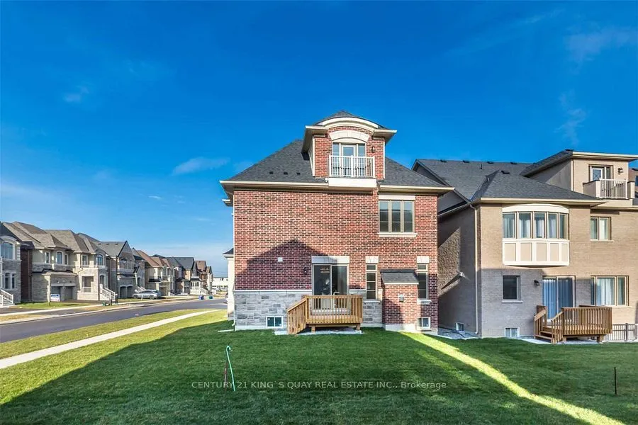 102 Giardina Crescent