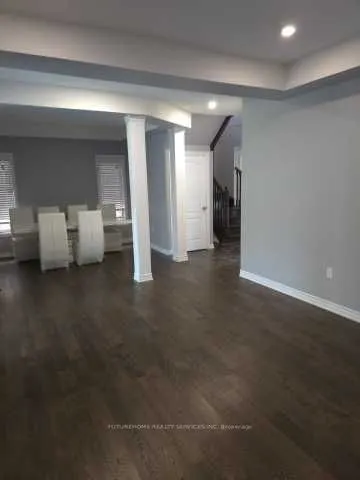 8 Terry Clayton Avenue