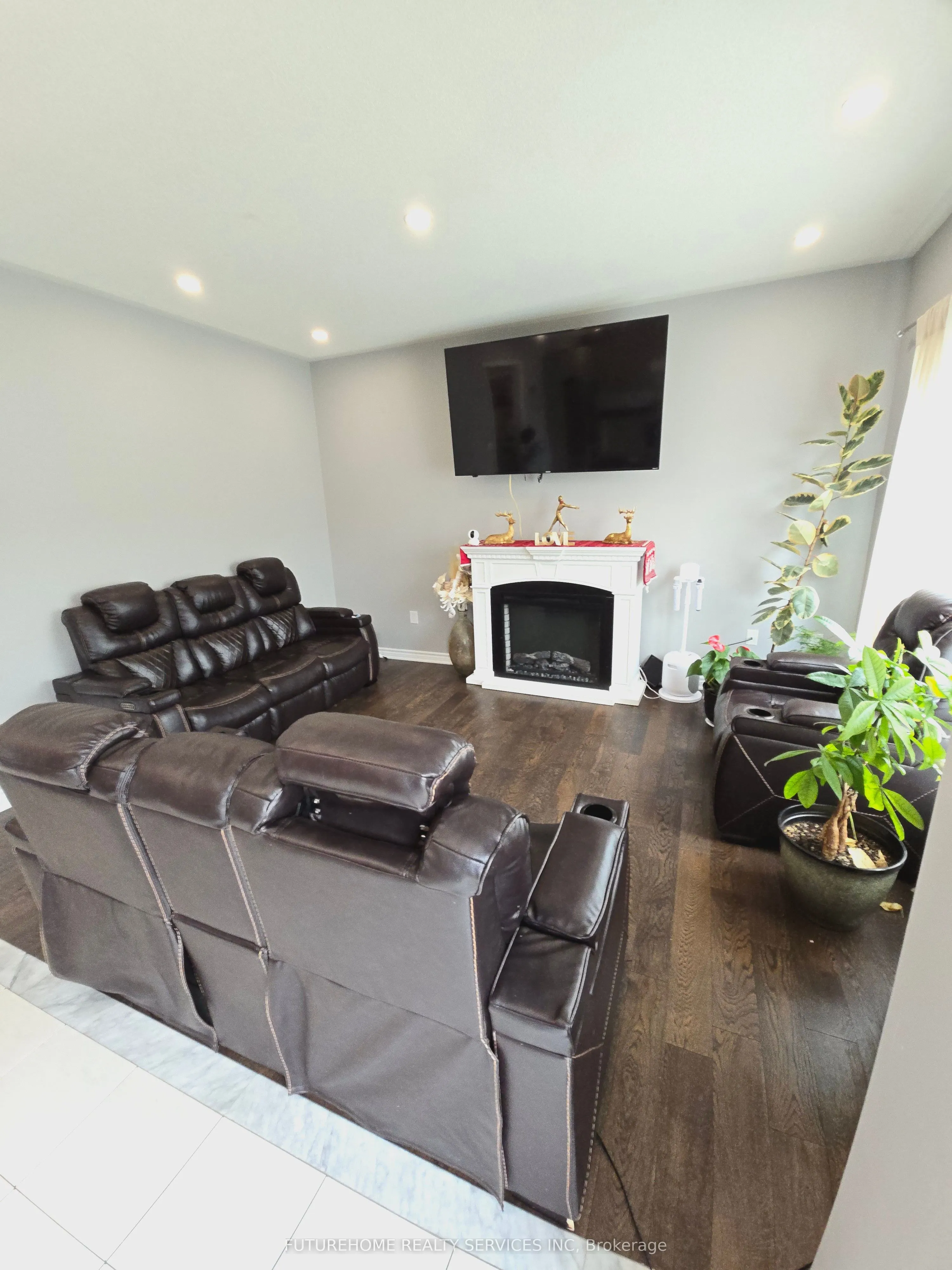 8 Terry Clayton Avenue