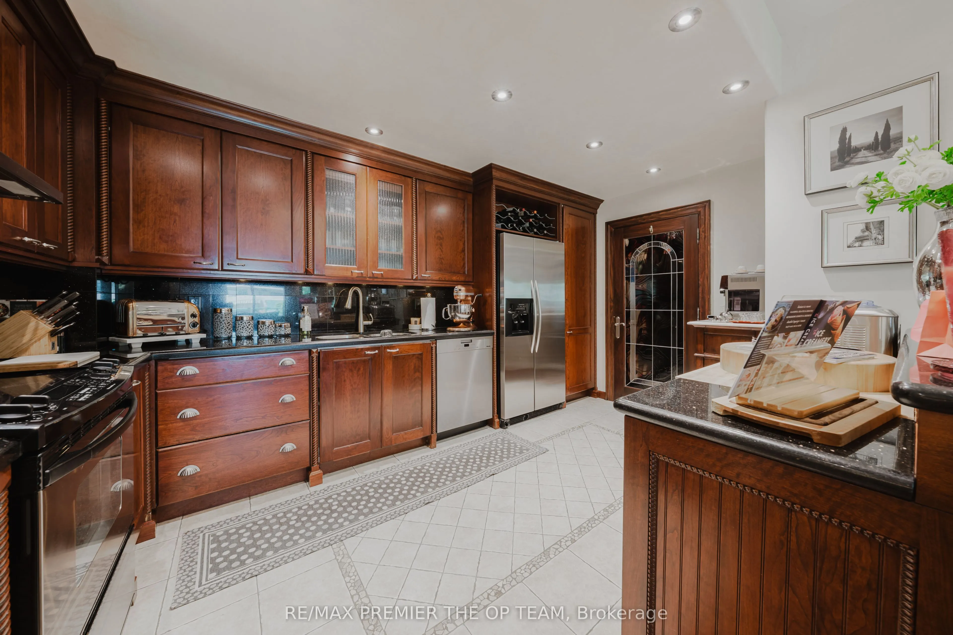 121 Woodbridge Avenue, #321