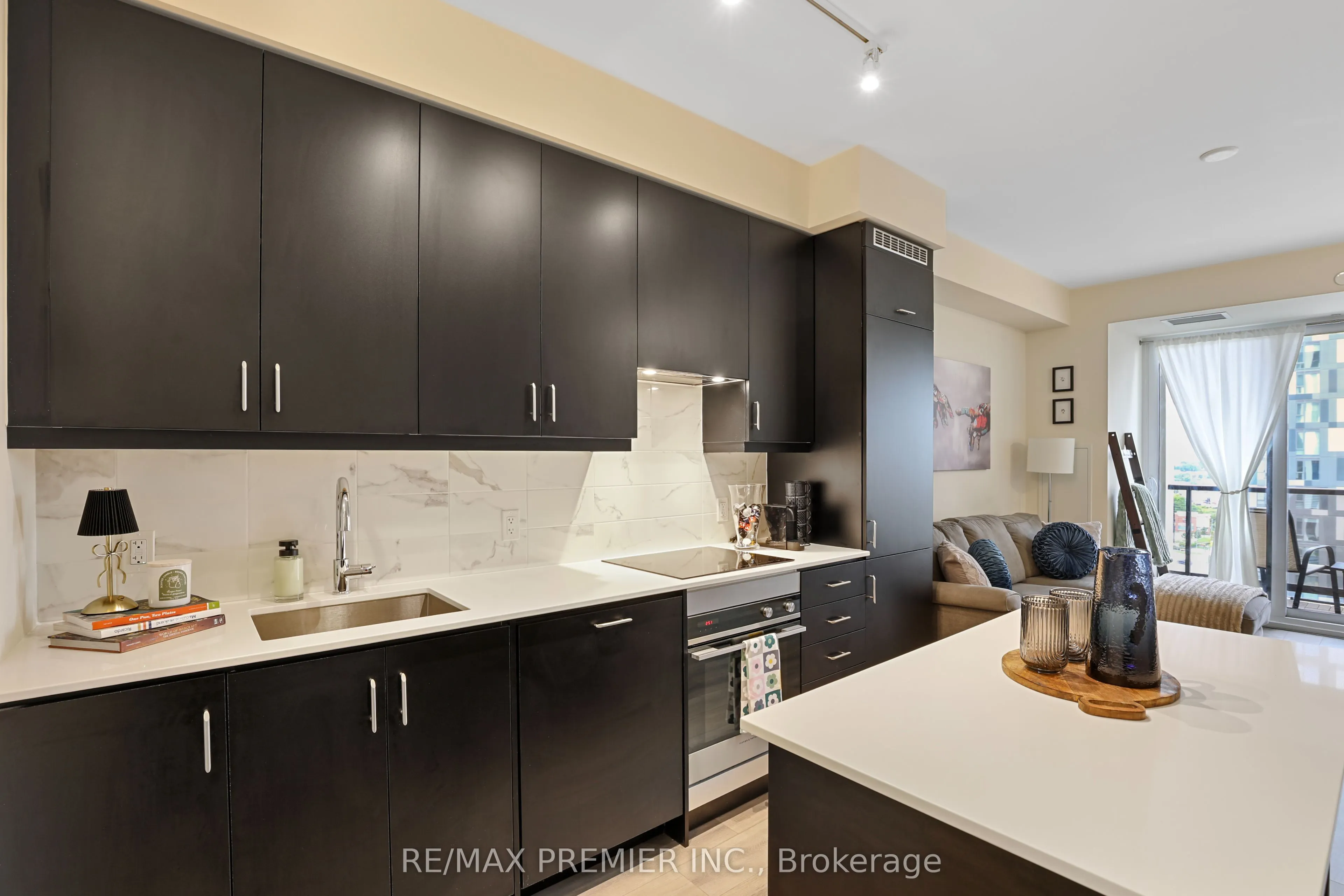 9085 Jane Street, #1411