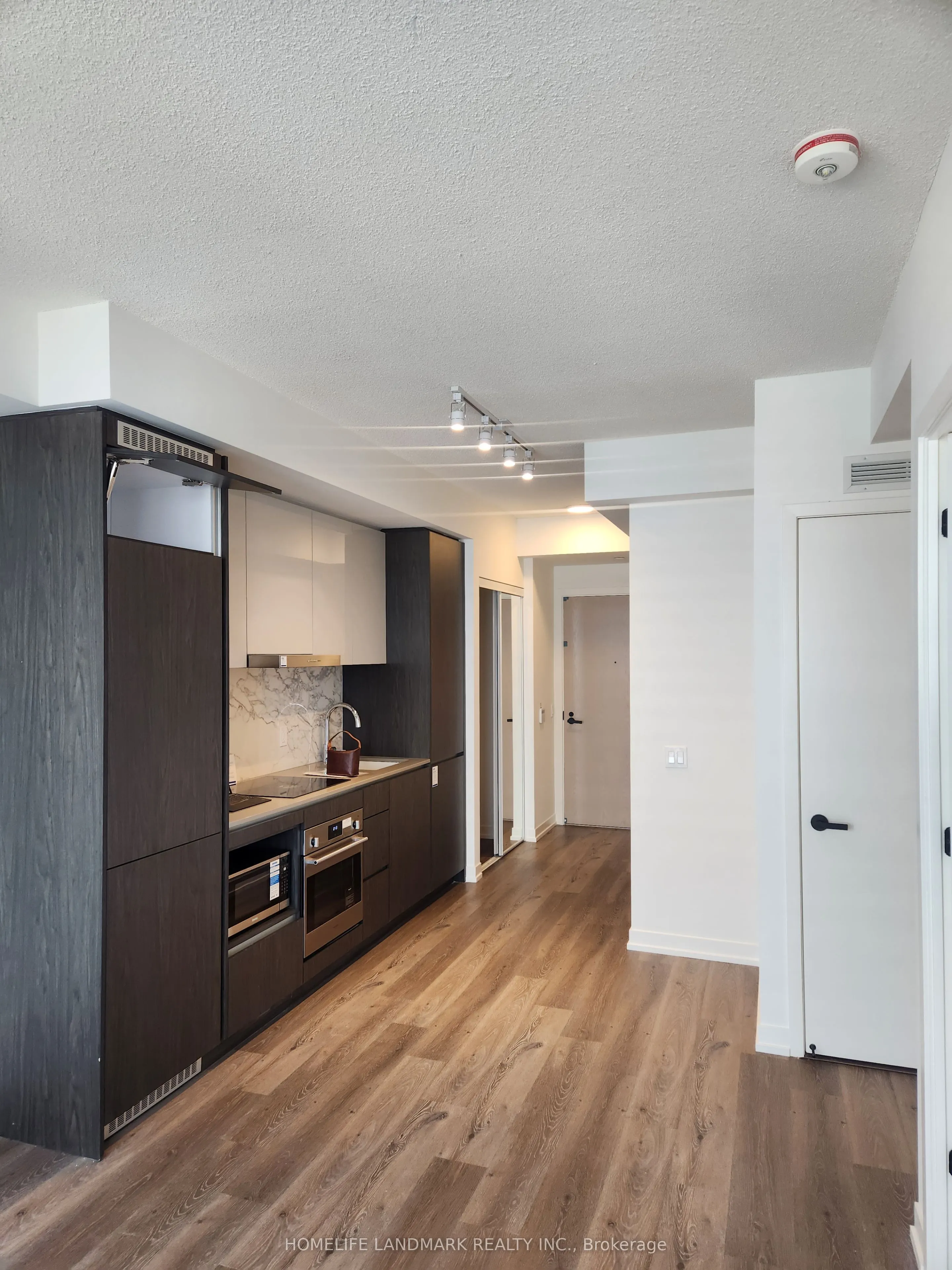 28 Interchange Way, #3801