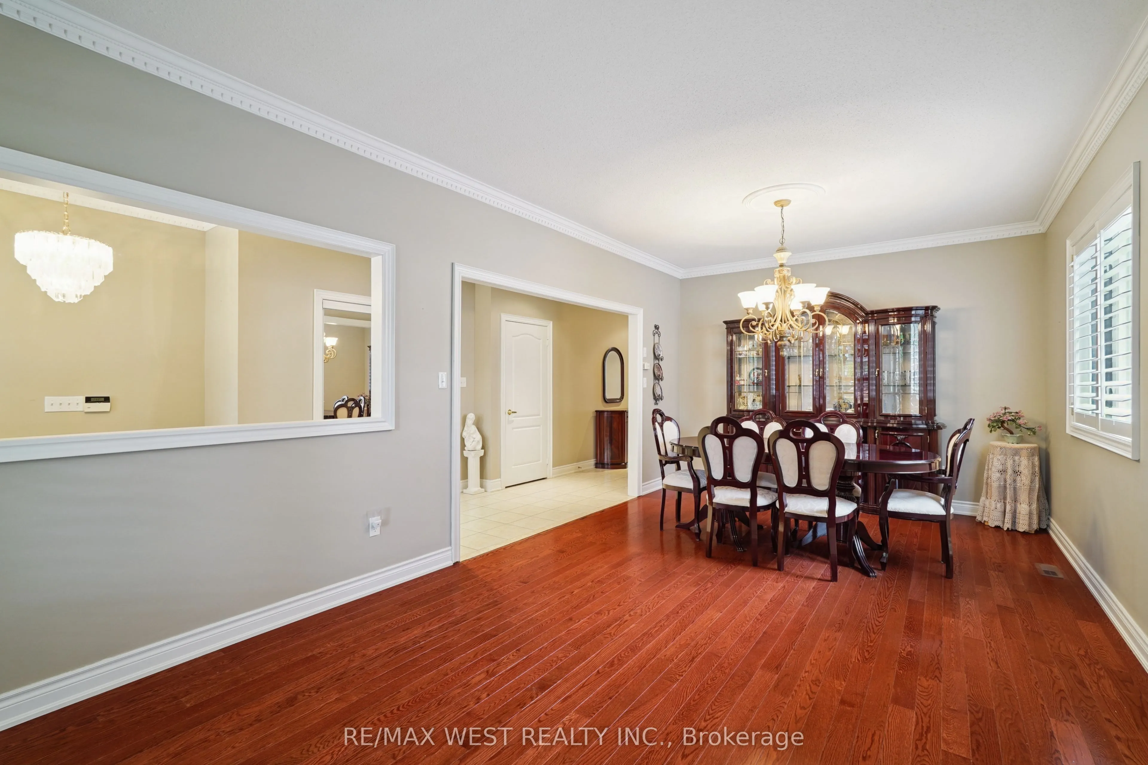 133 Cupola Crescent