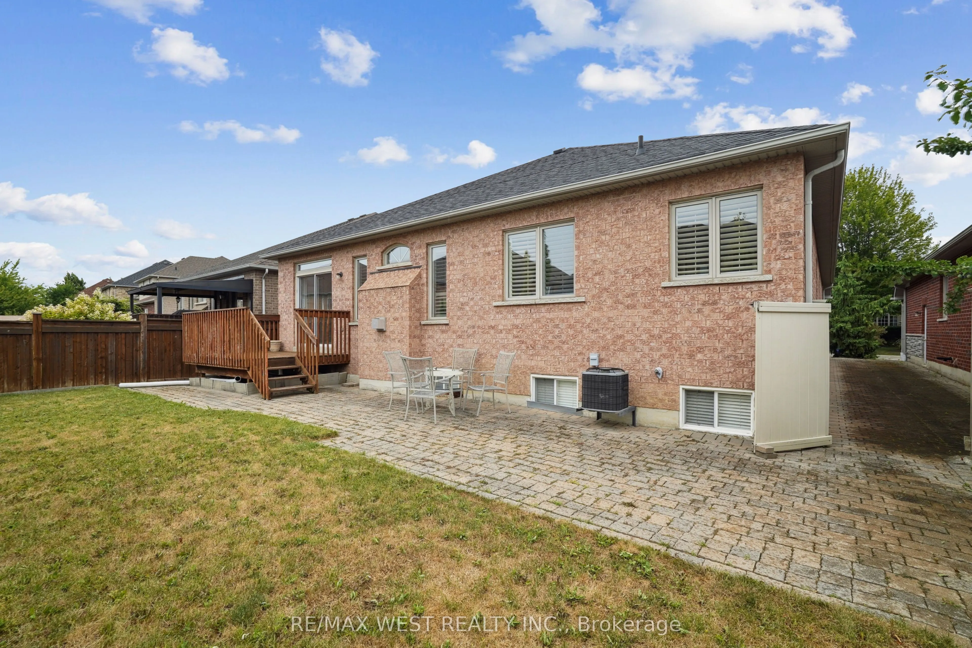 133 Cupola Crescent