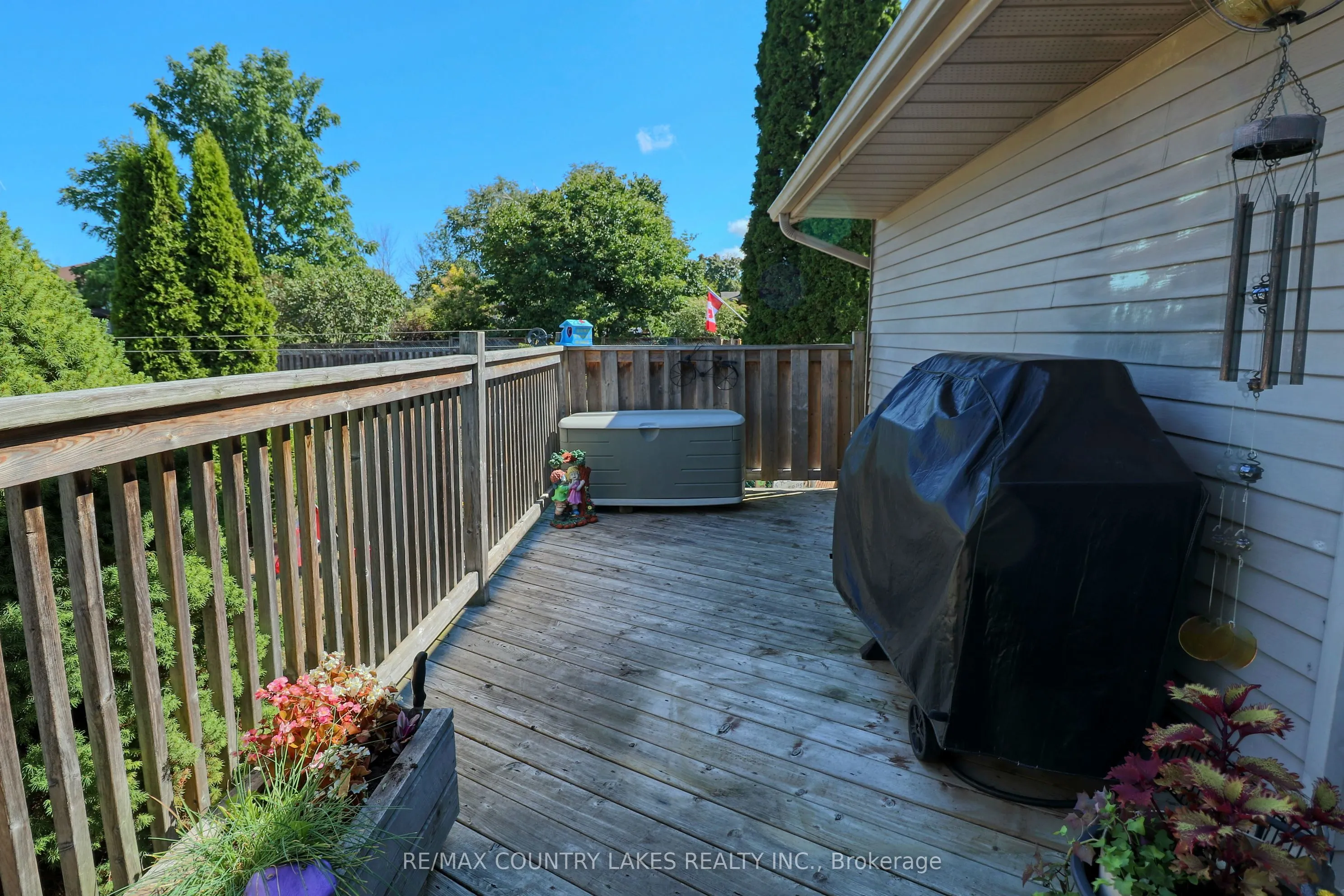 588 Main Street E