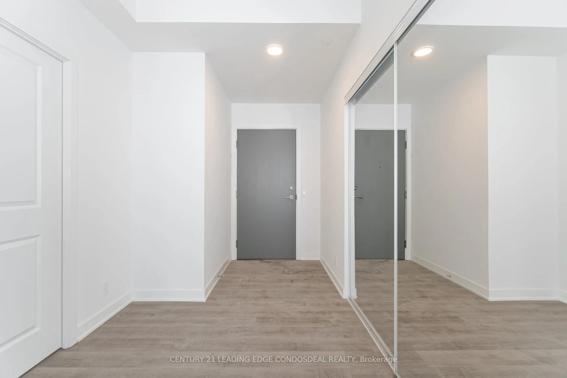30 Upper Mall Way, #PH03