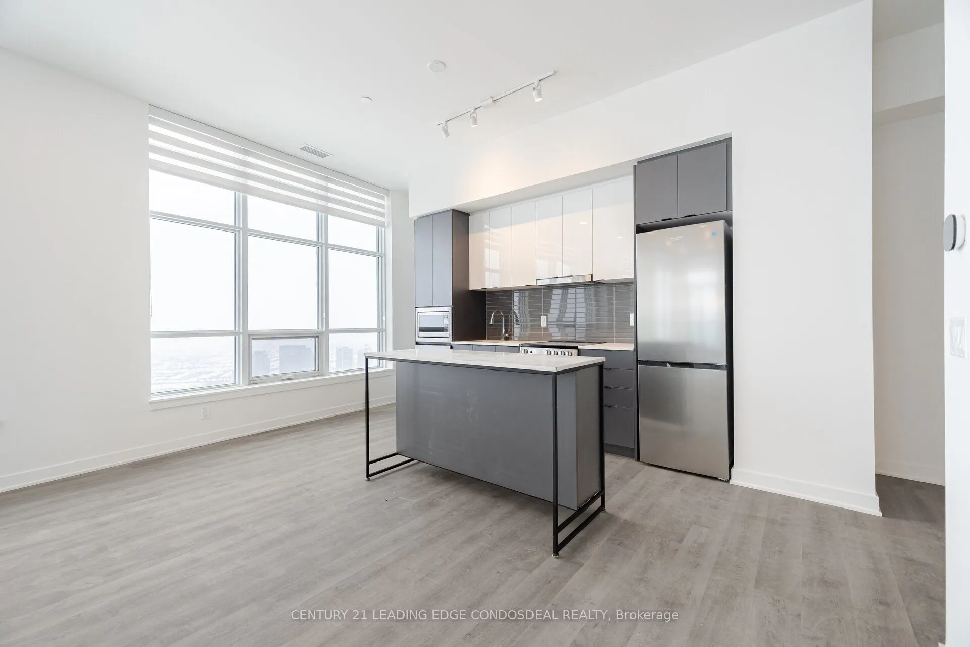 30 Upper Mall Way, #PH03