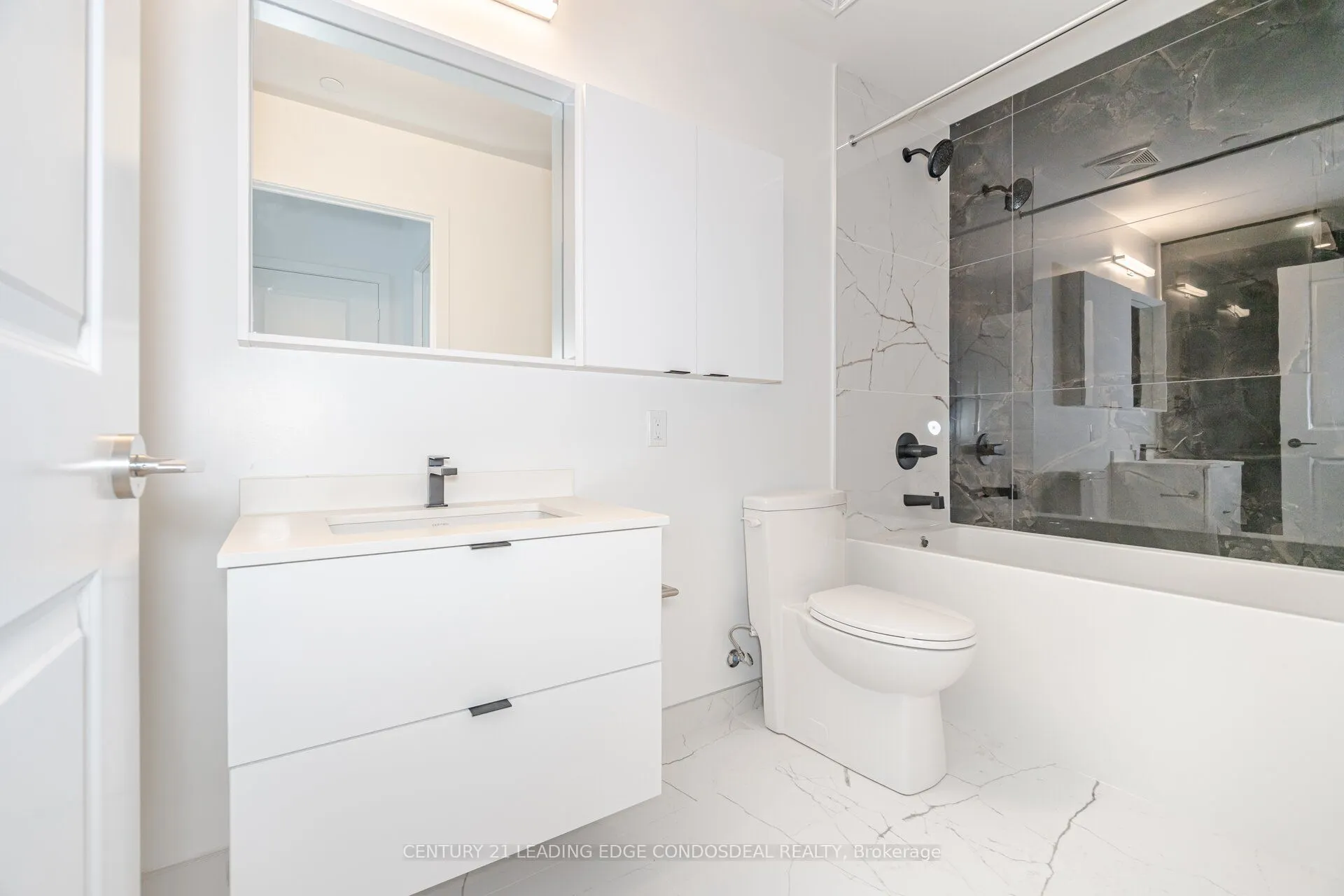 30 Upper Mall Way, #PH03