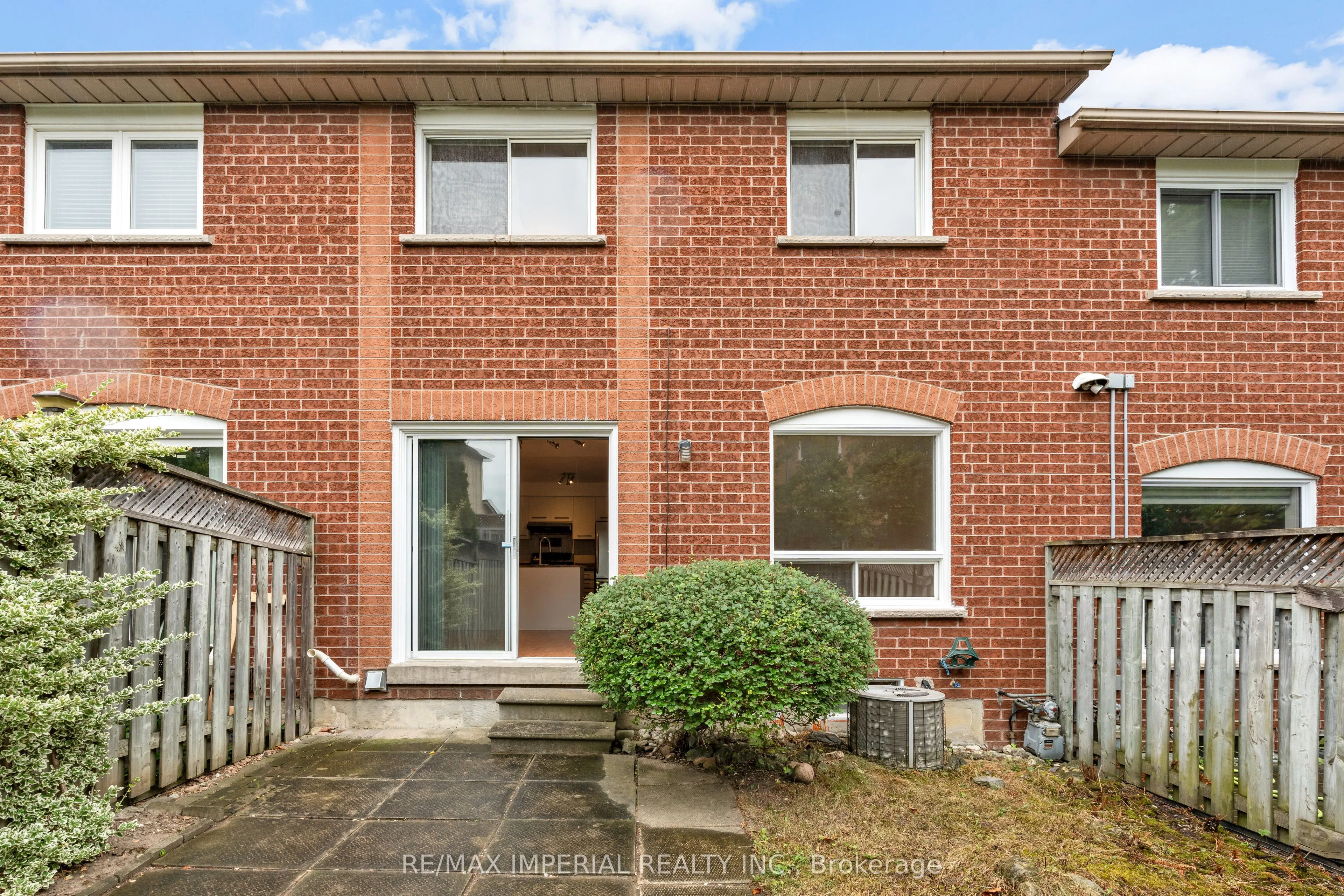 99 Islay Crescent