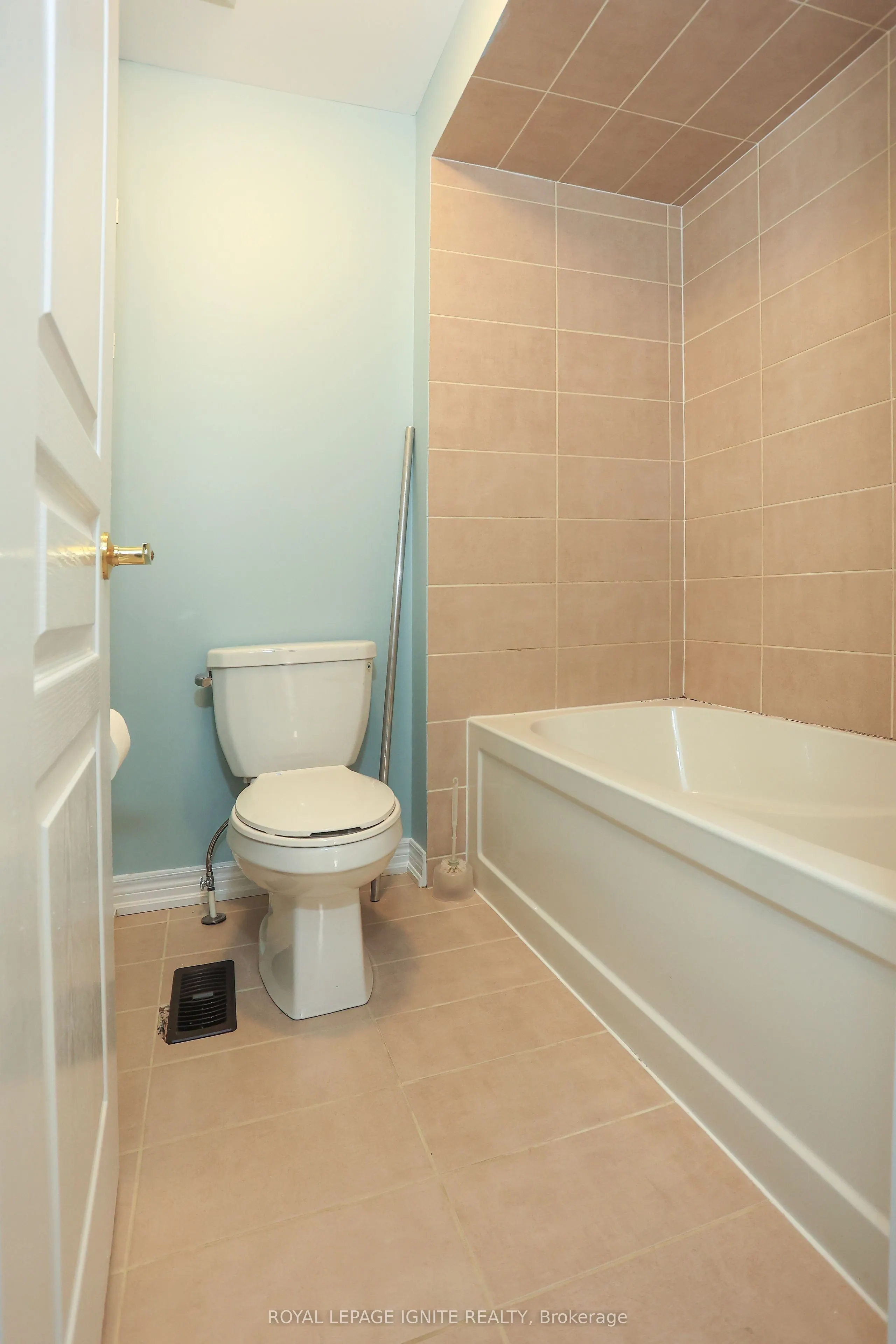 77 Frederick Stamm Crescent