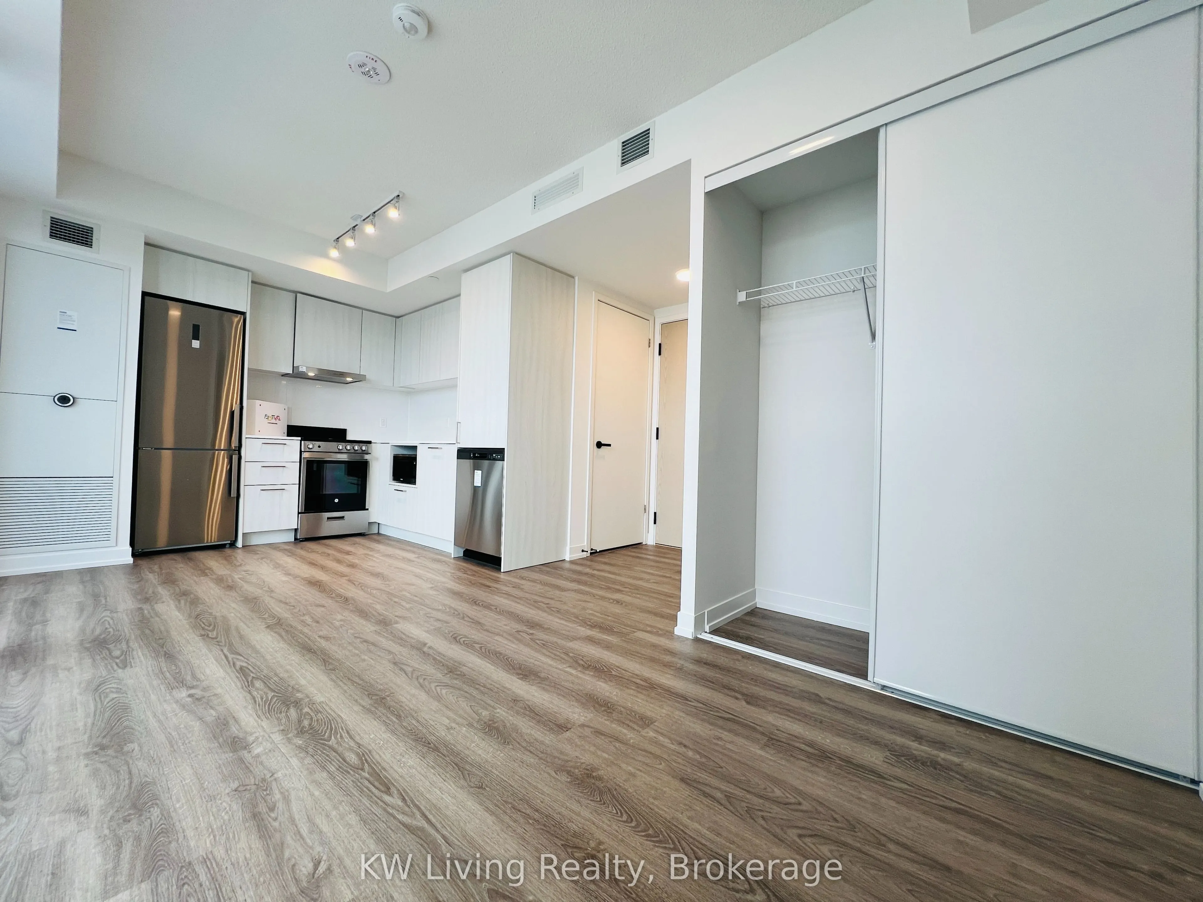 195 Commerce Street, #3812