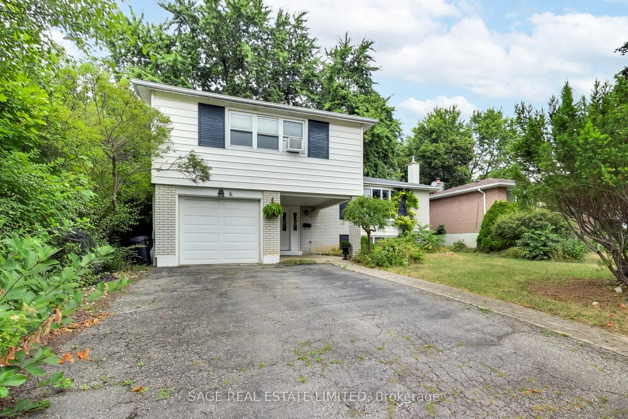 6 Dunsinane Drive