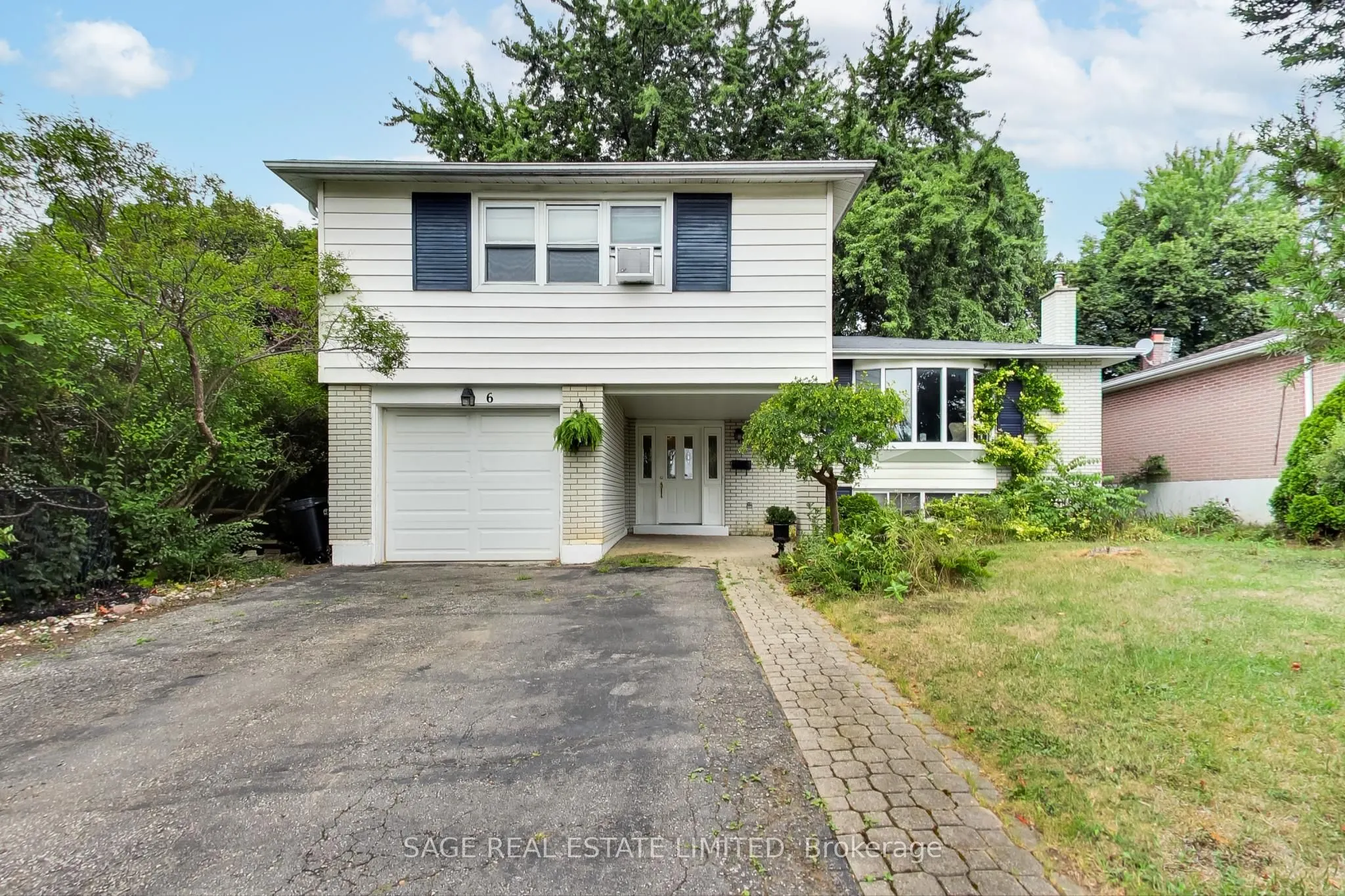 6 Dunsinane Drive