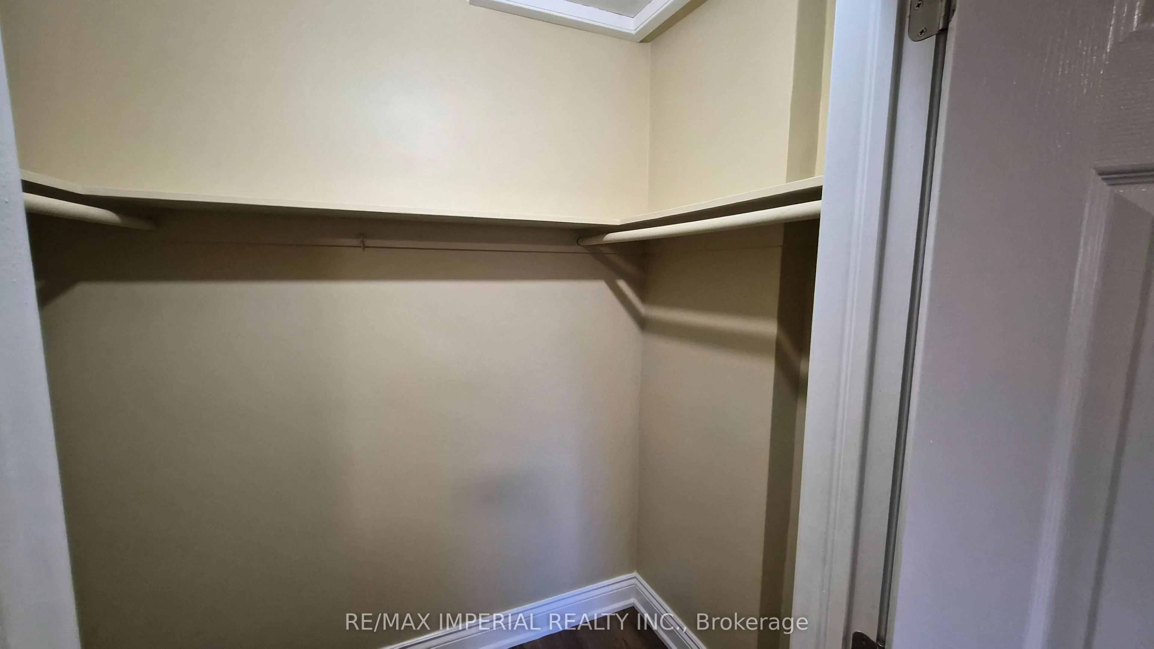 552 Heman Street, #Main Floor