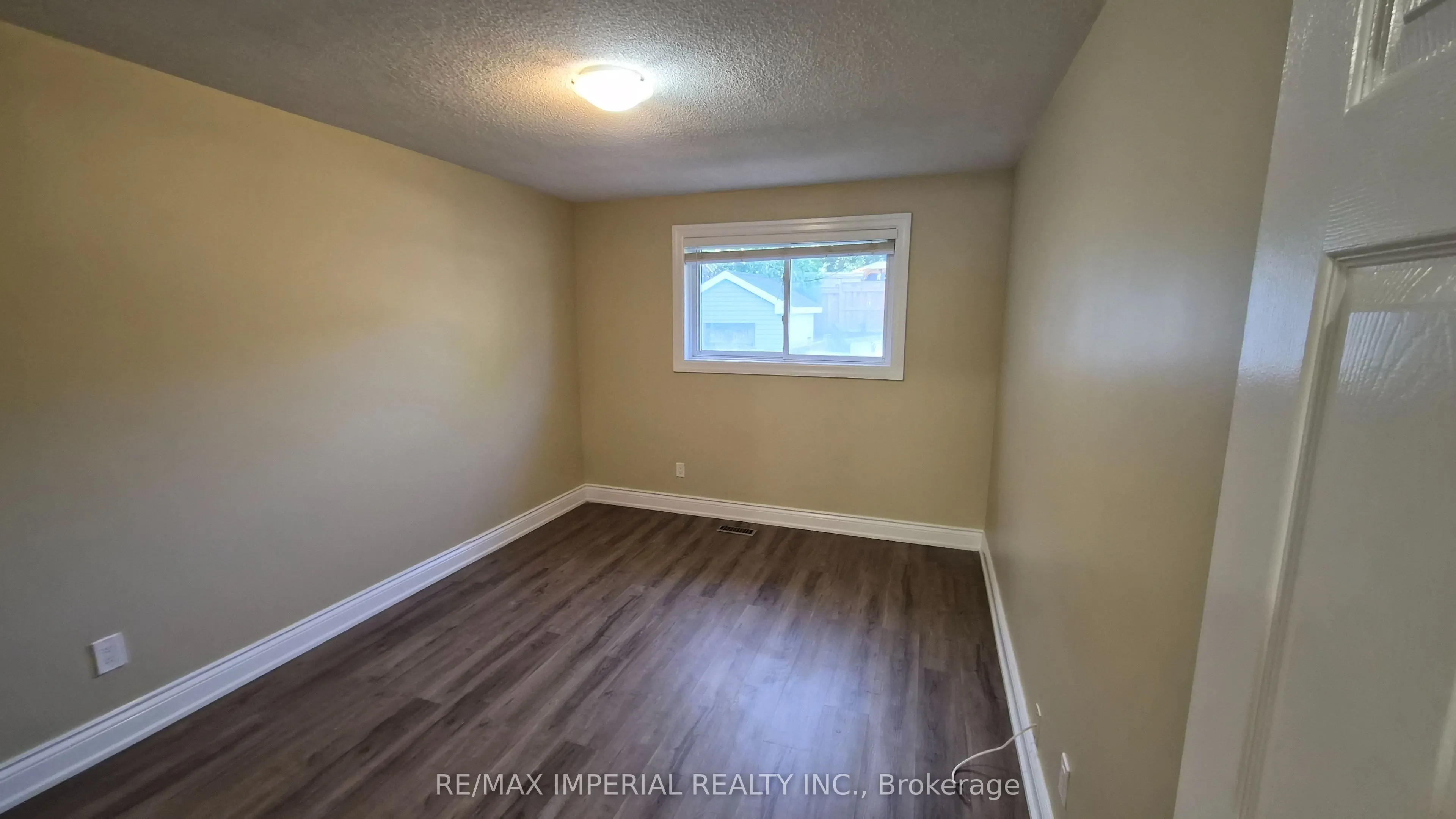 552 Heman Street, #Main Floor