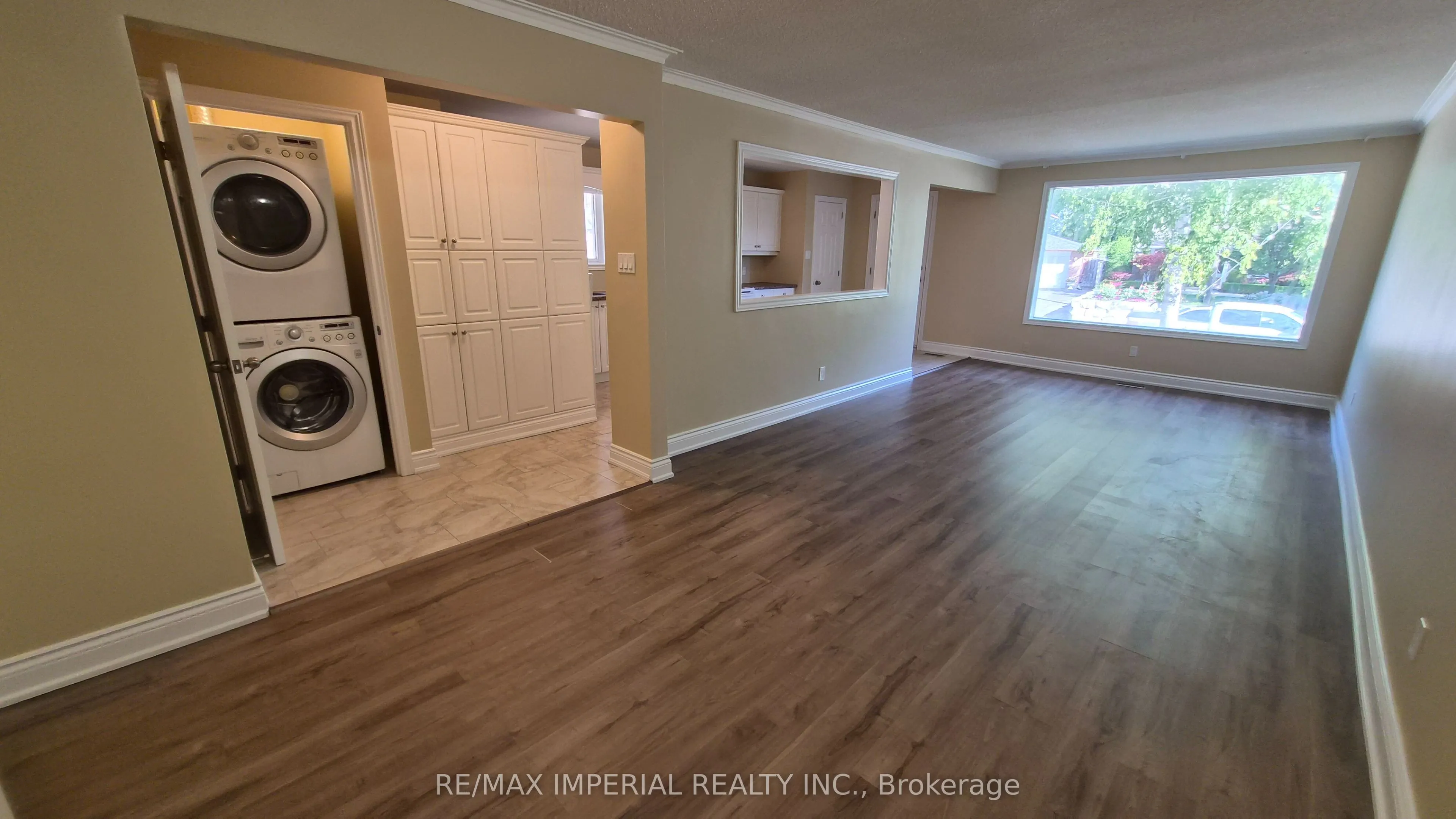 552 Heman Street, #Main Floor