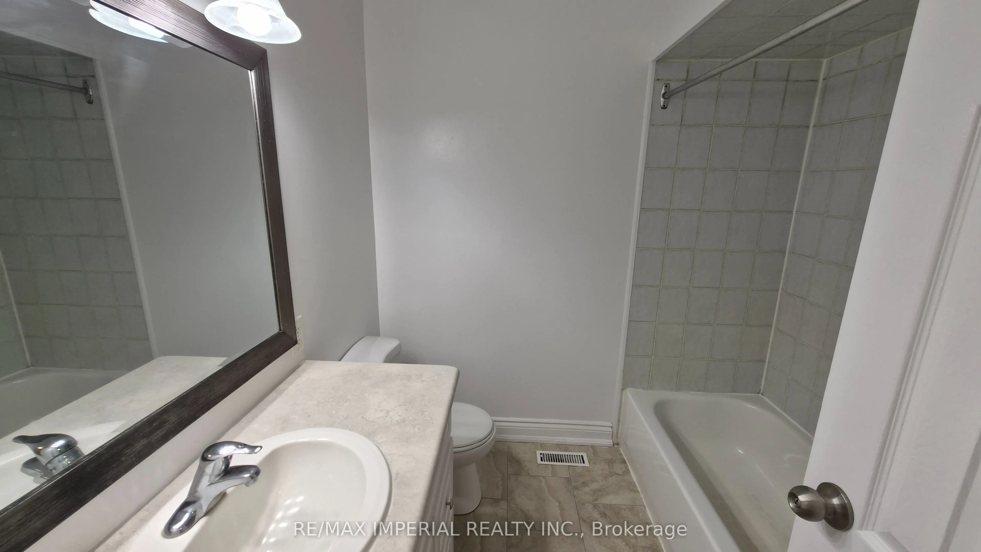 552 Heman Street, #Main Floor
