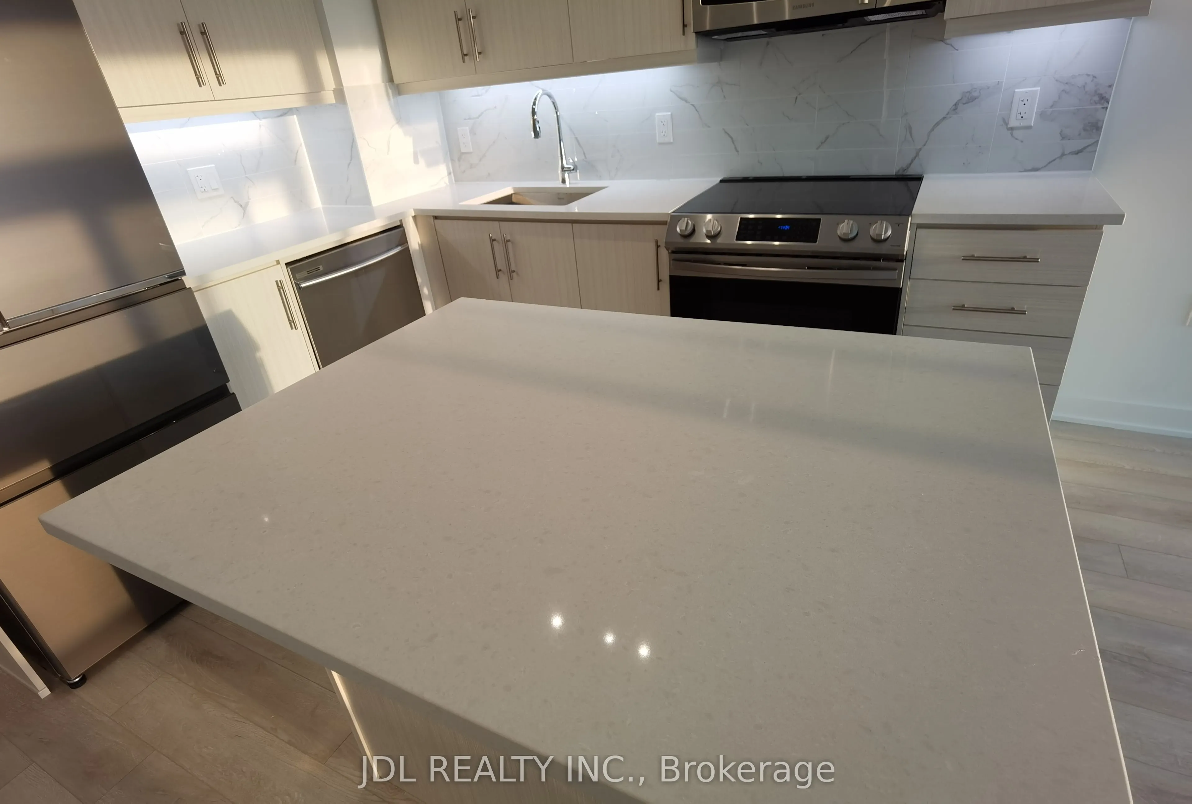 75 Oneida Crescent, #1510