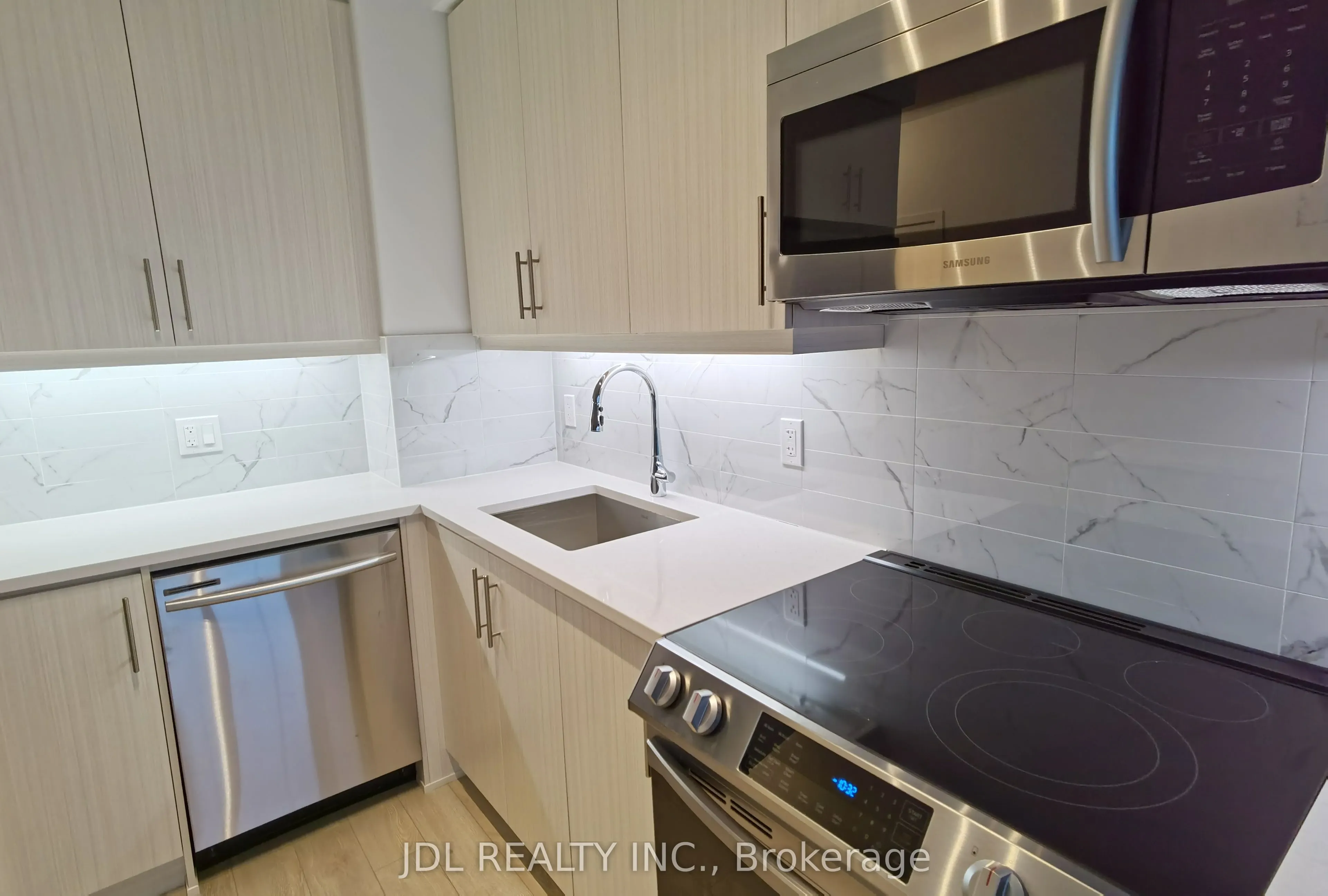 75 Oneida Crescent, #1510