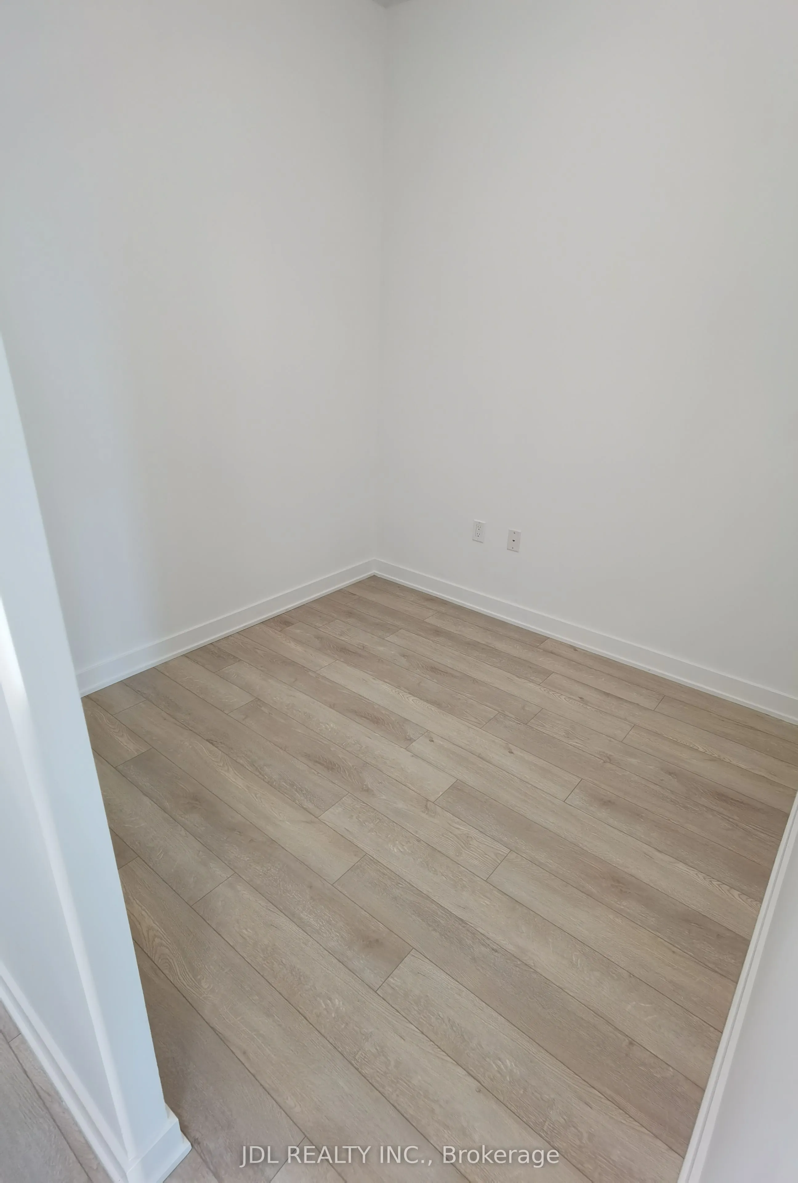 75 Oneida Crescent, #1510
