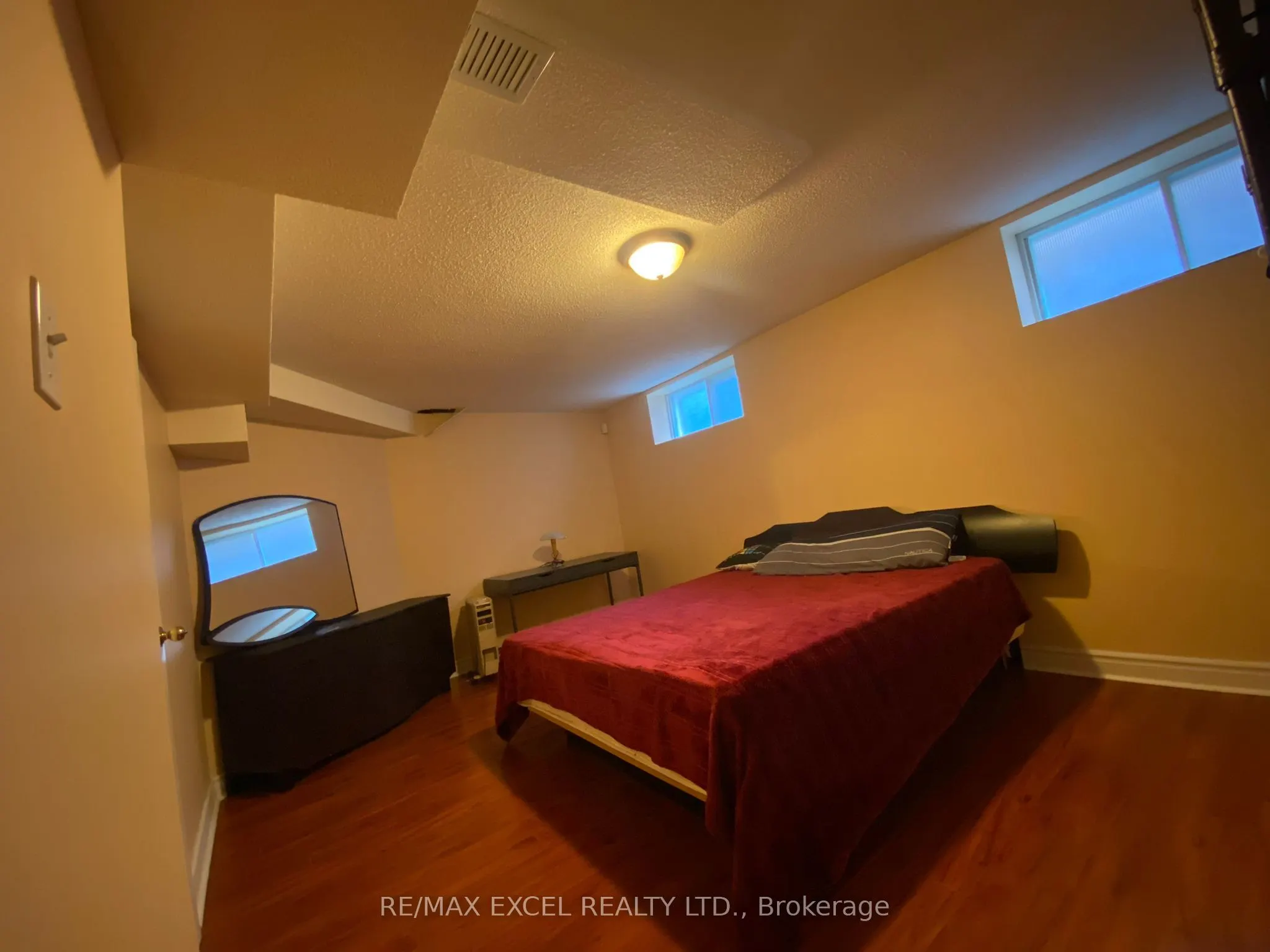 36 Pemberton Road, #Lower
