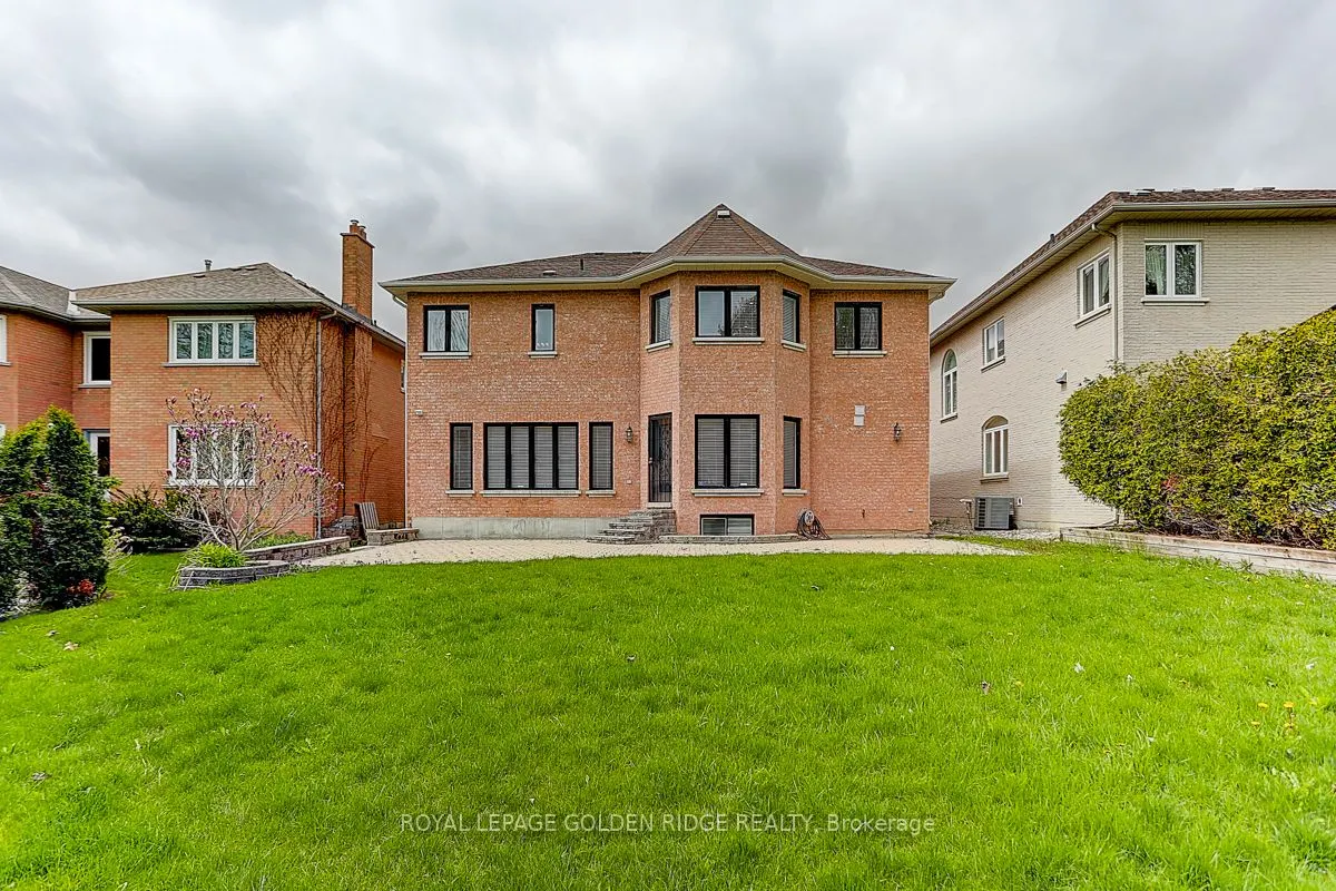 11 Hillsborough Court