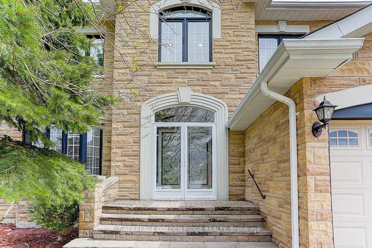 11 Hillsborough Court