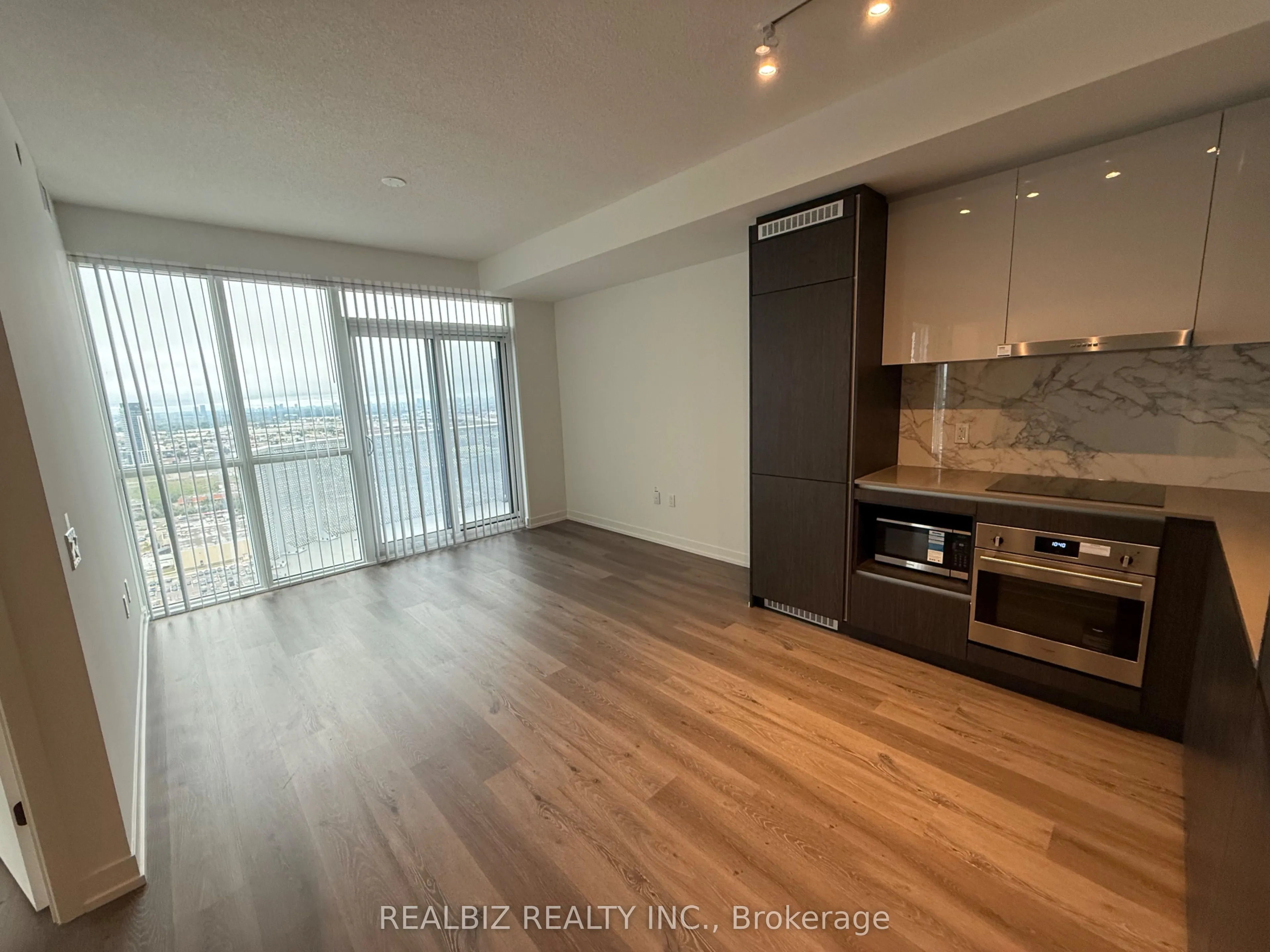 28 Interchange Way, #3505
