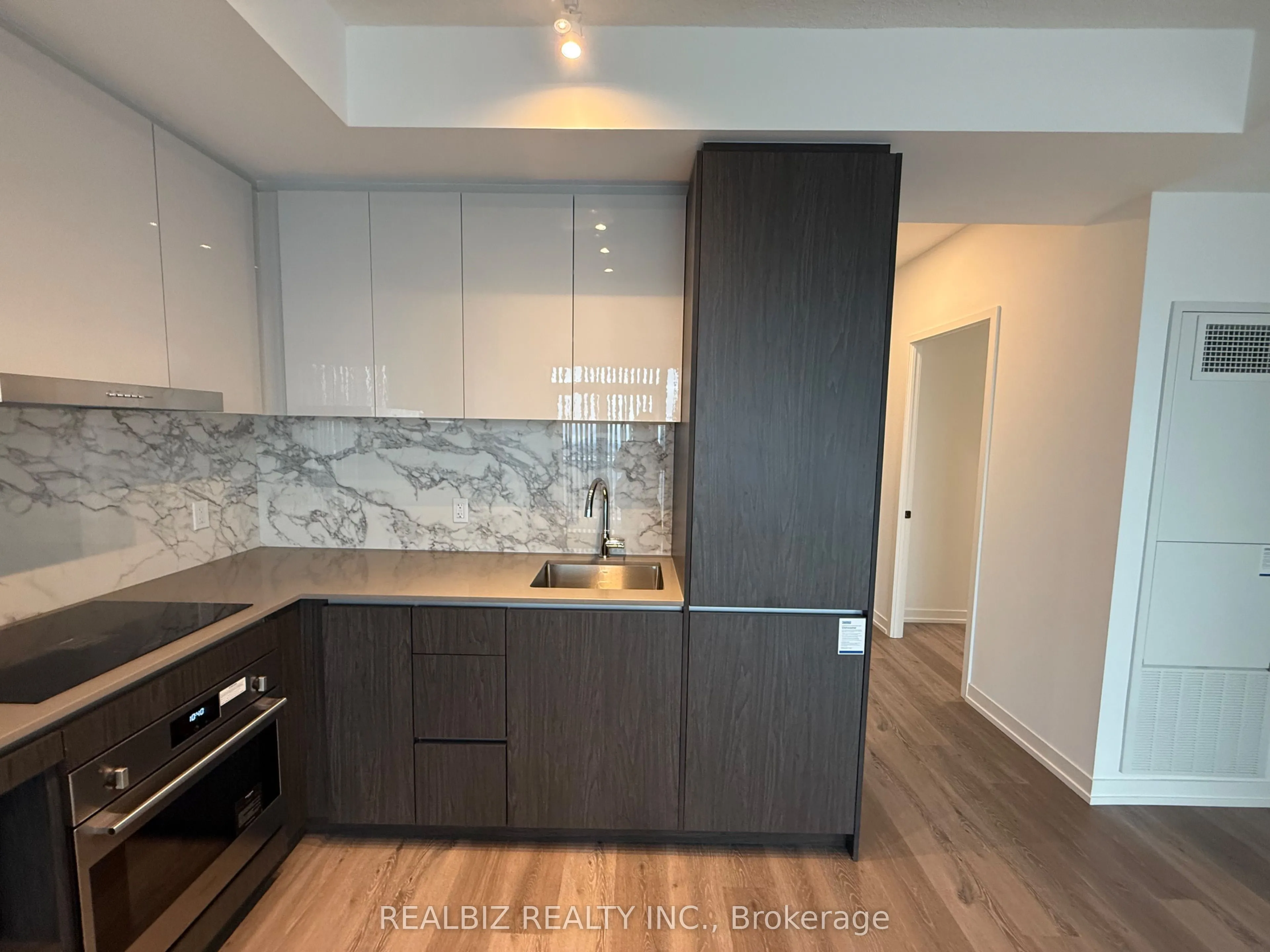 28 Interchange Way, #3505
