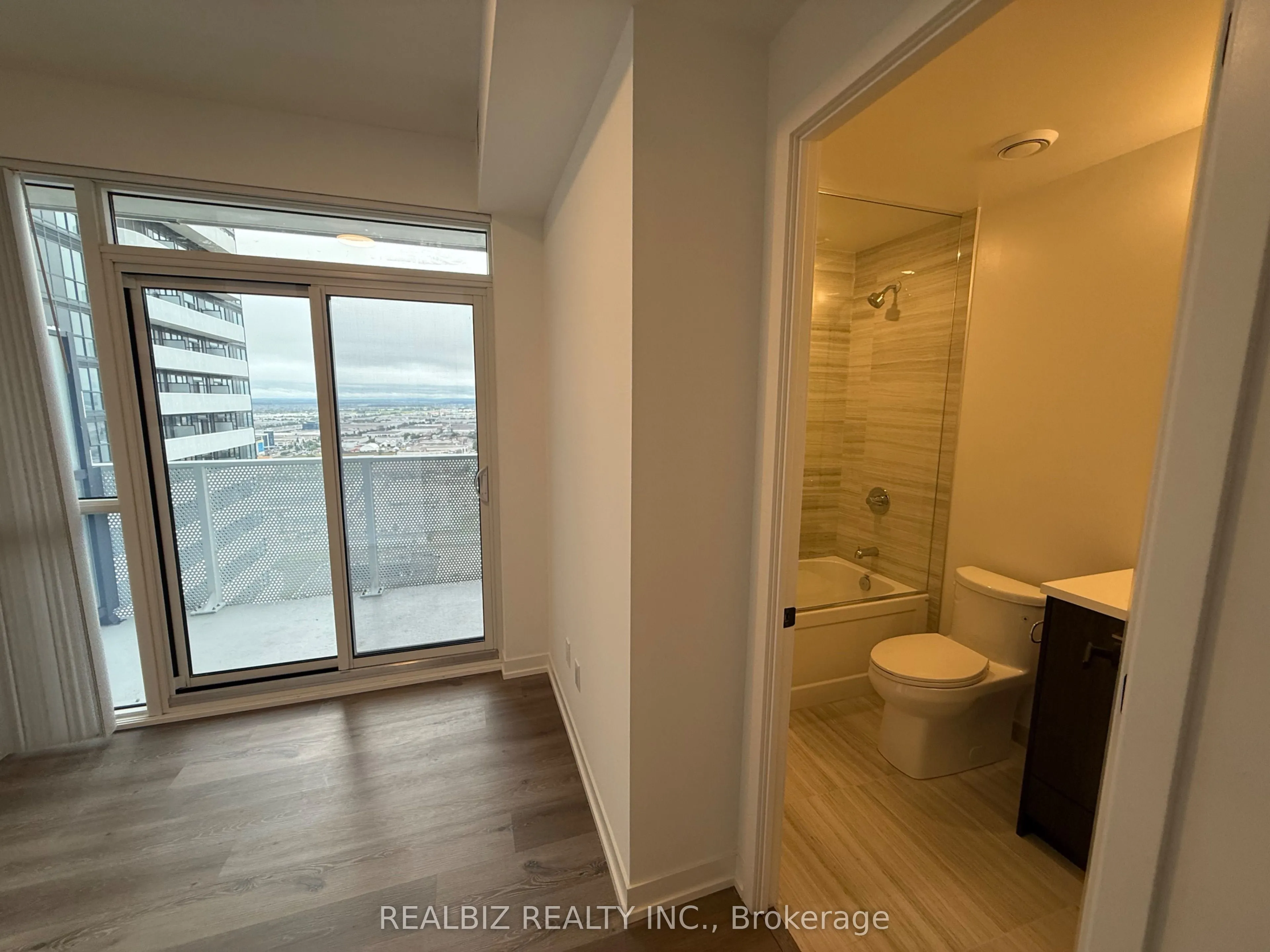28 Interchange Way, #3505