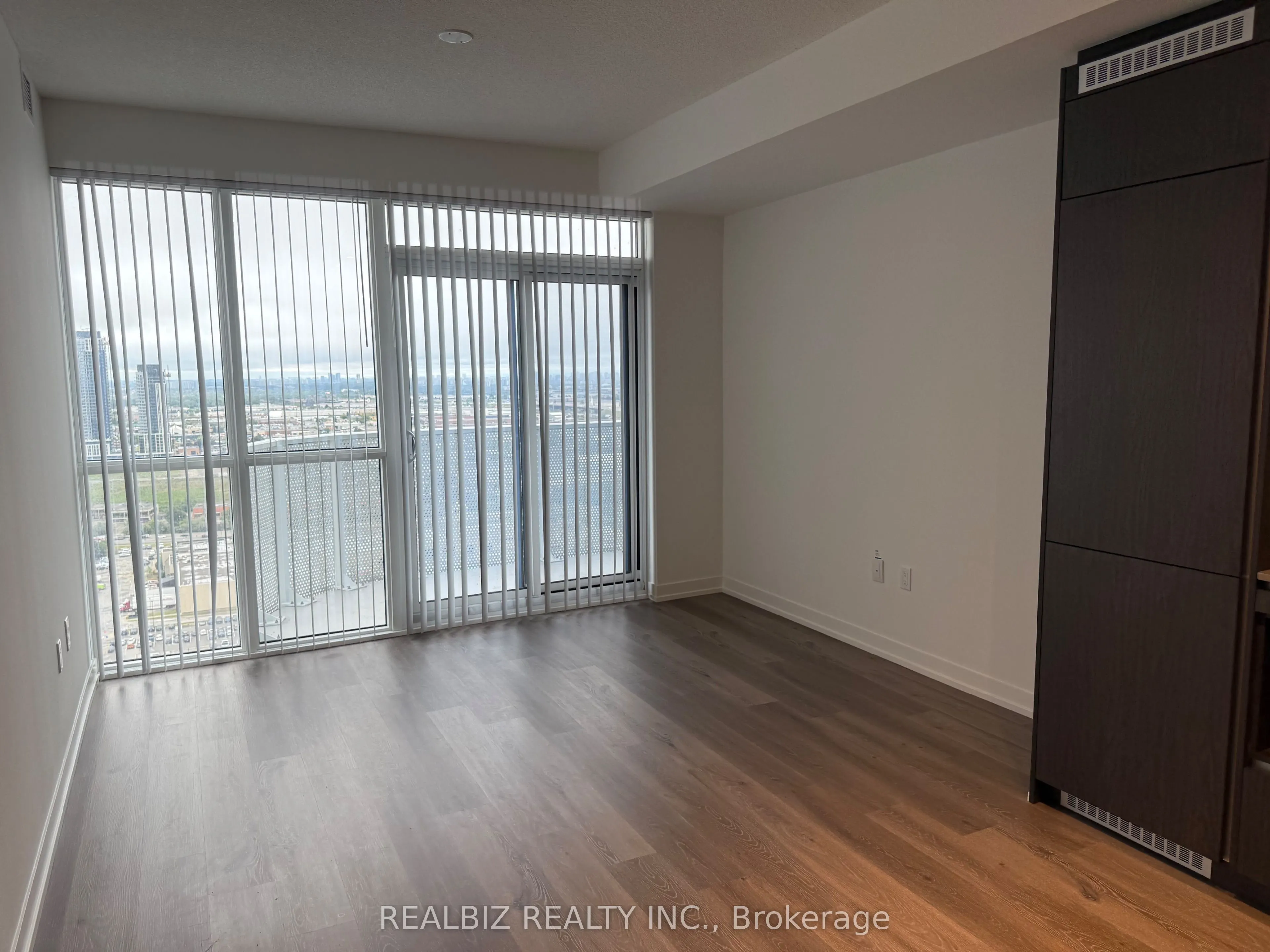 28 Interchange Way, #3505