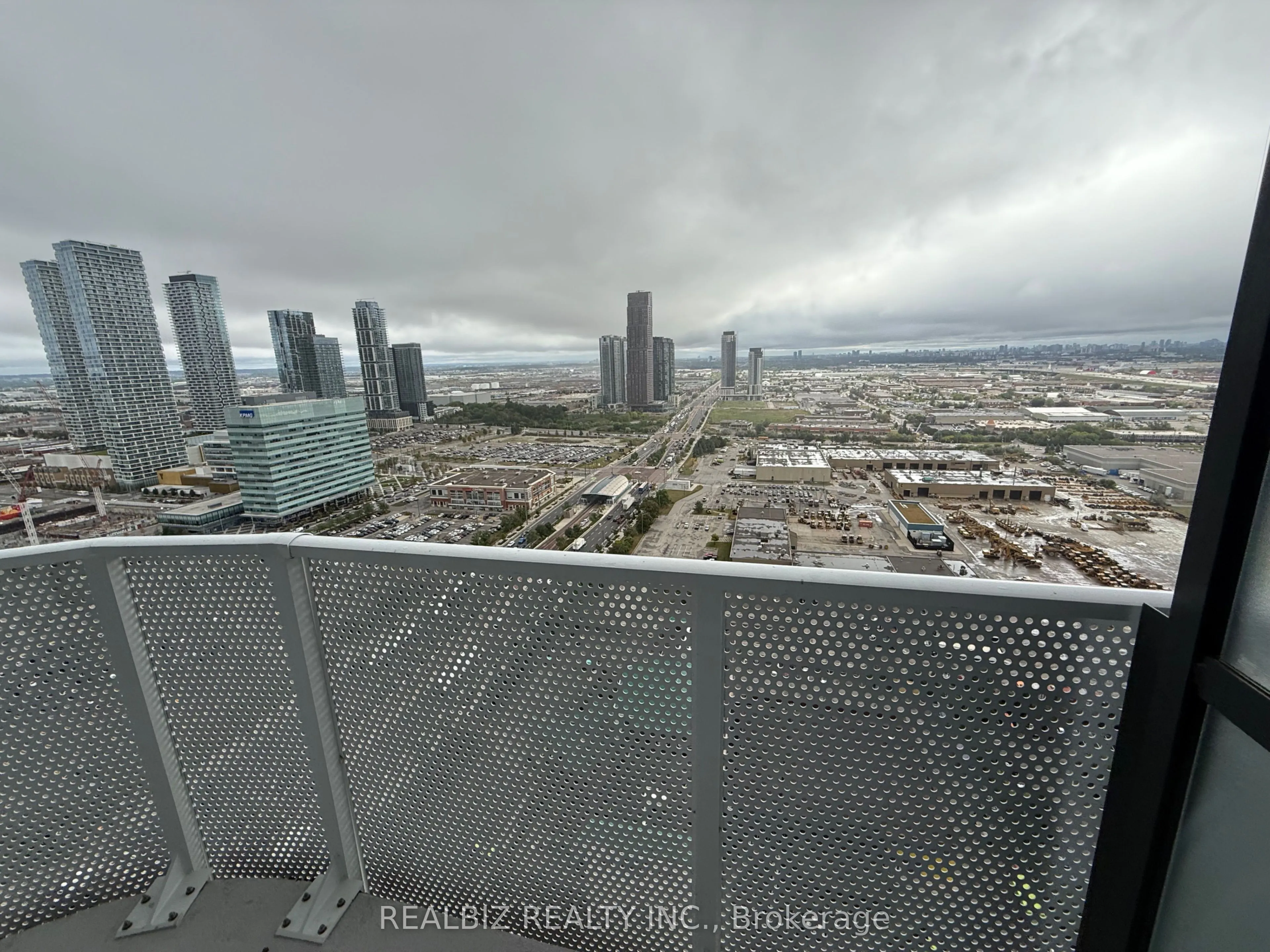 28 Interchange Way, #3505