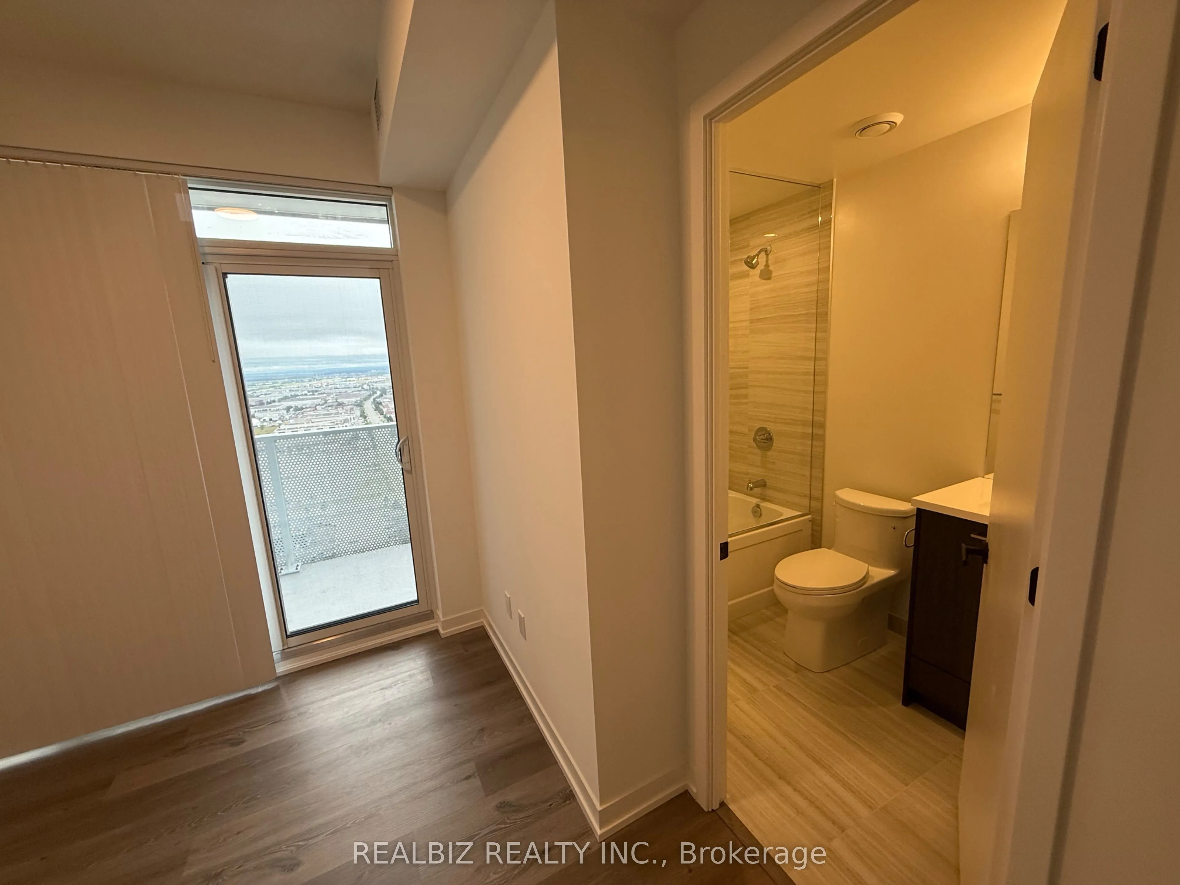 28 Interchange Way, #3505