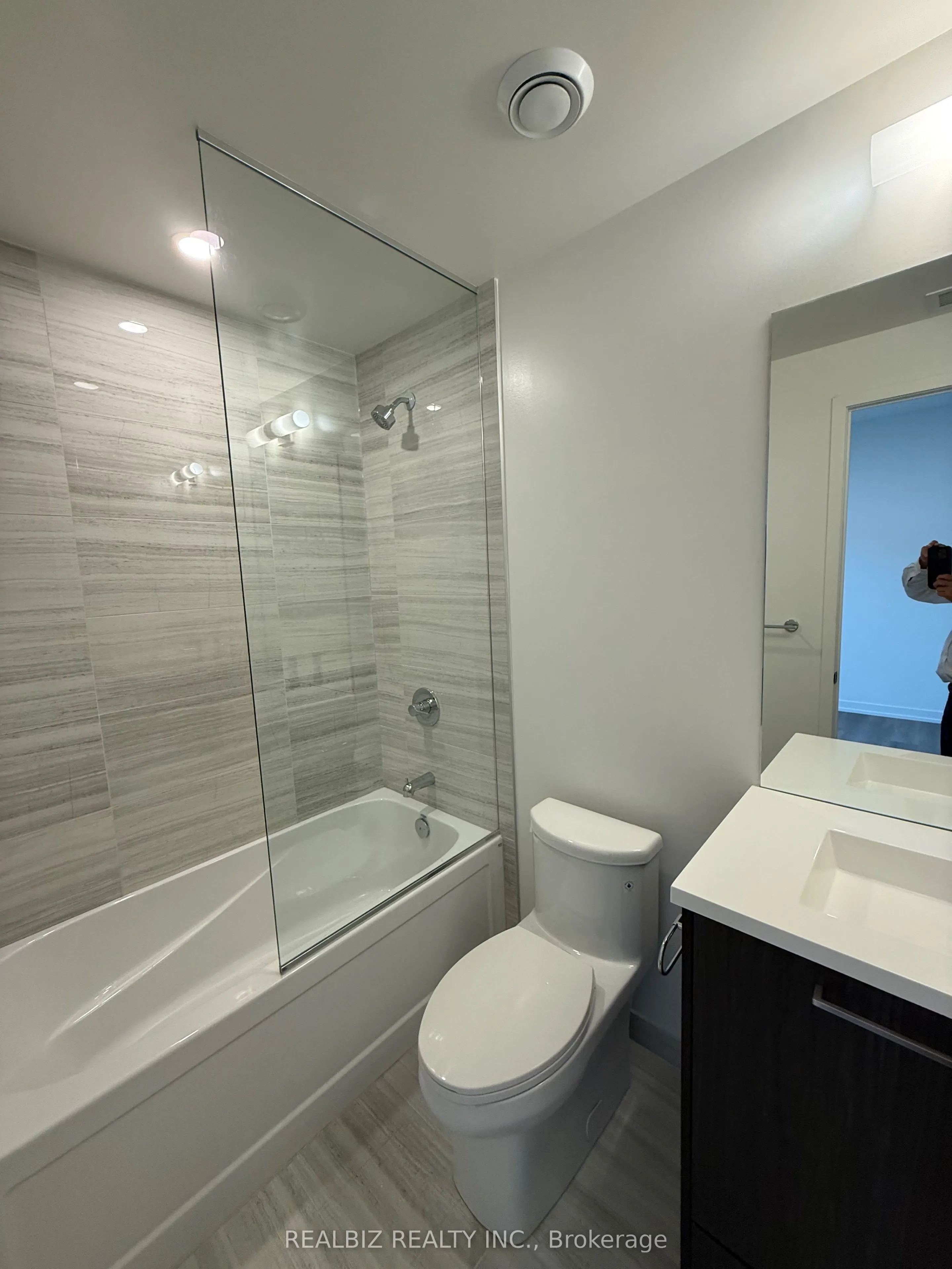 28 Interchange Way, #3505