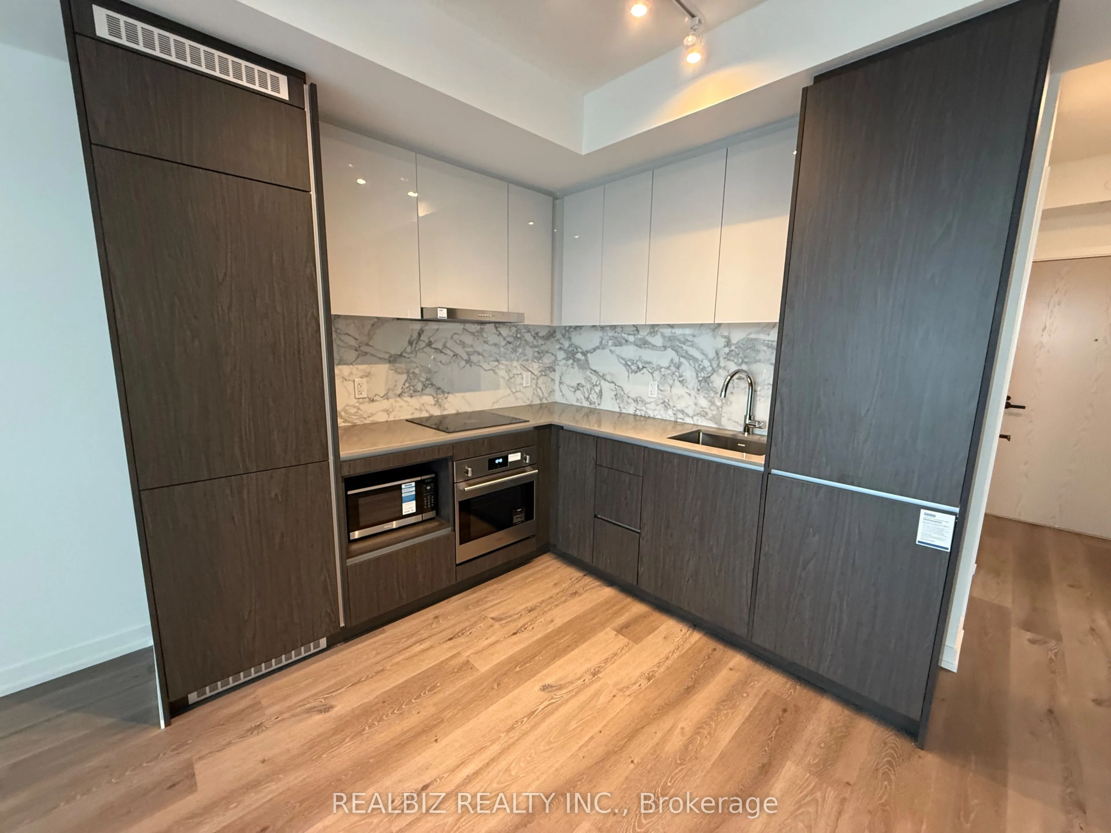 28 Interchange Way, #3505