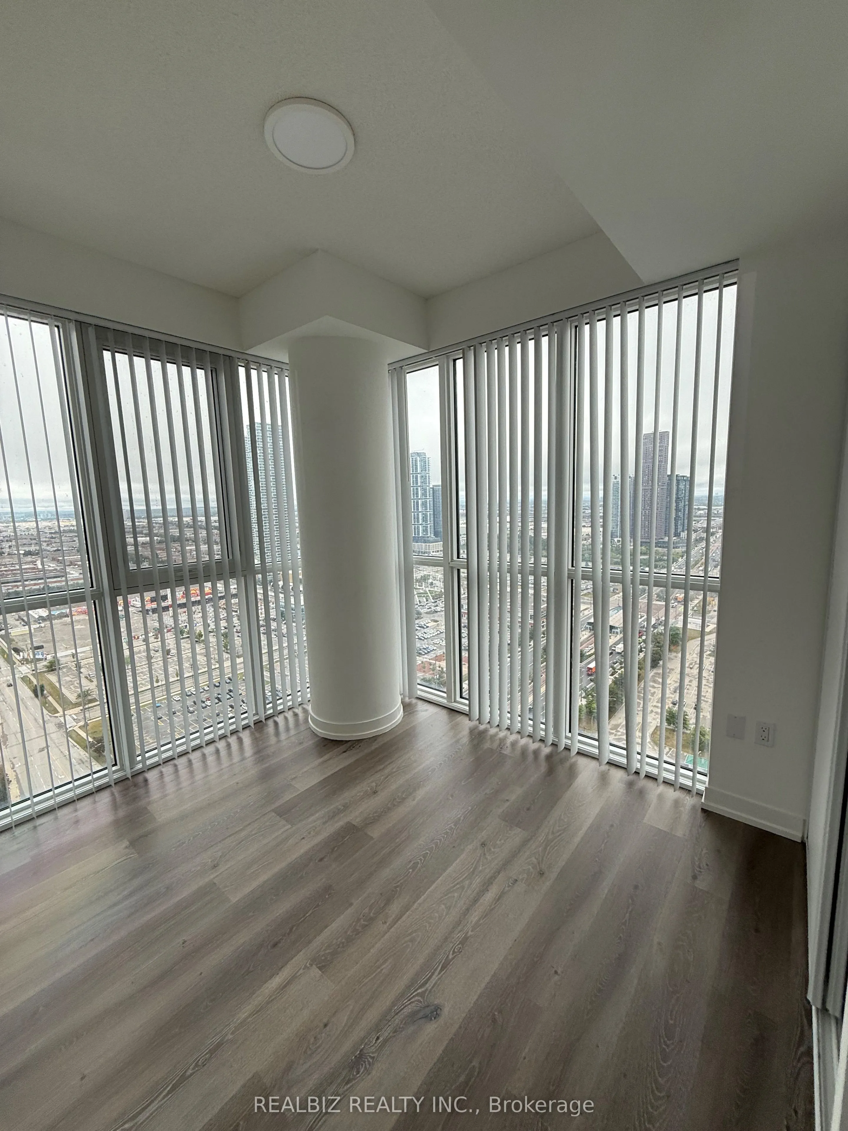 28 Interchange Way, #3505