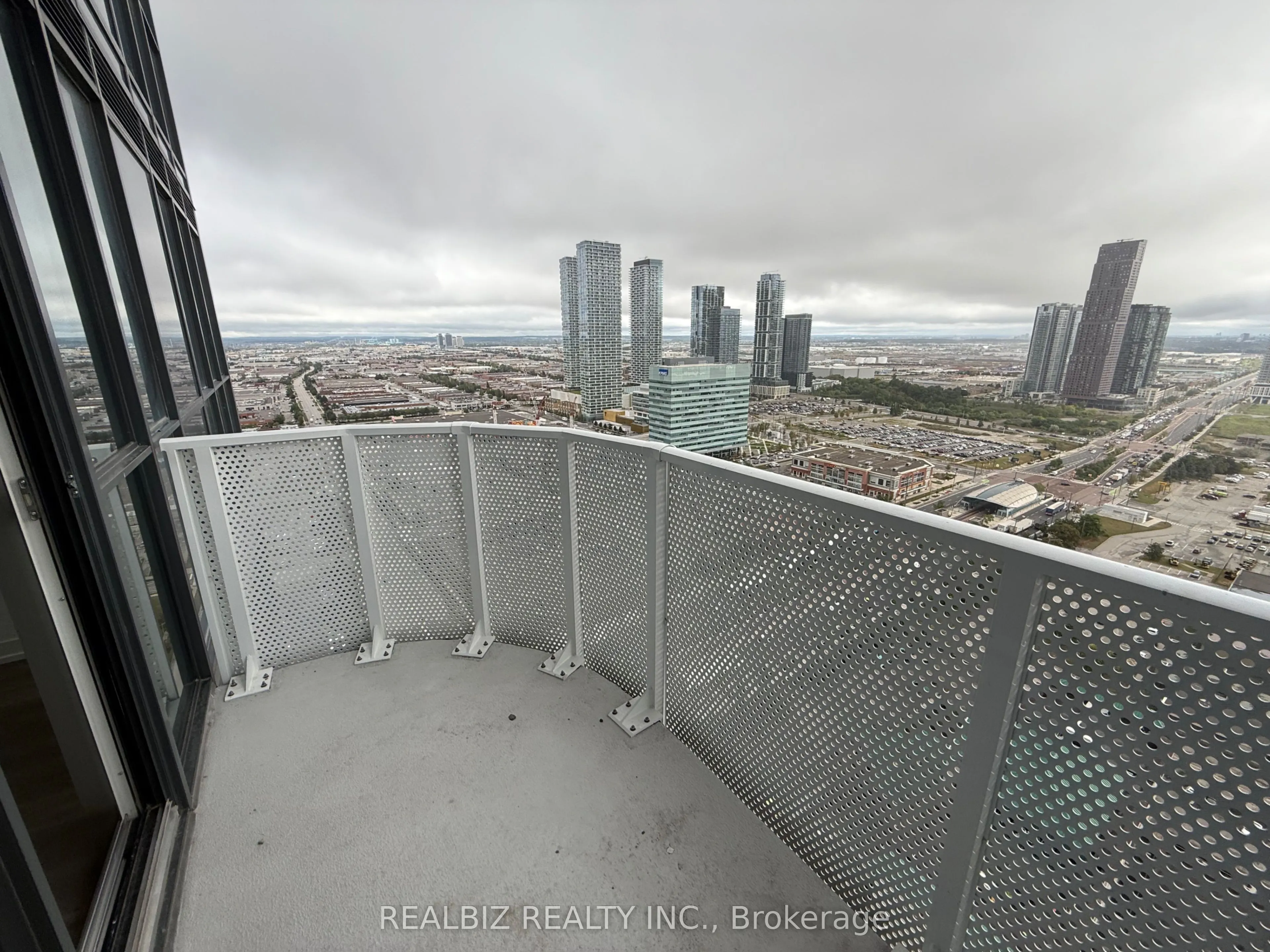 28 Interchange Way, #3505