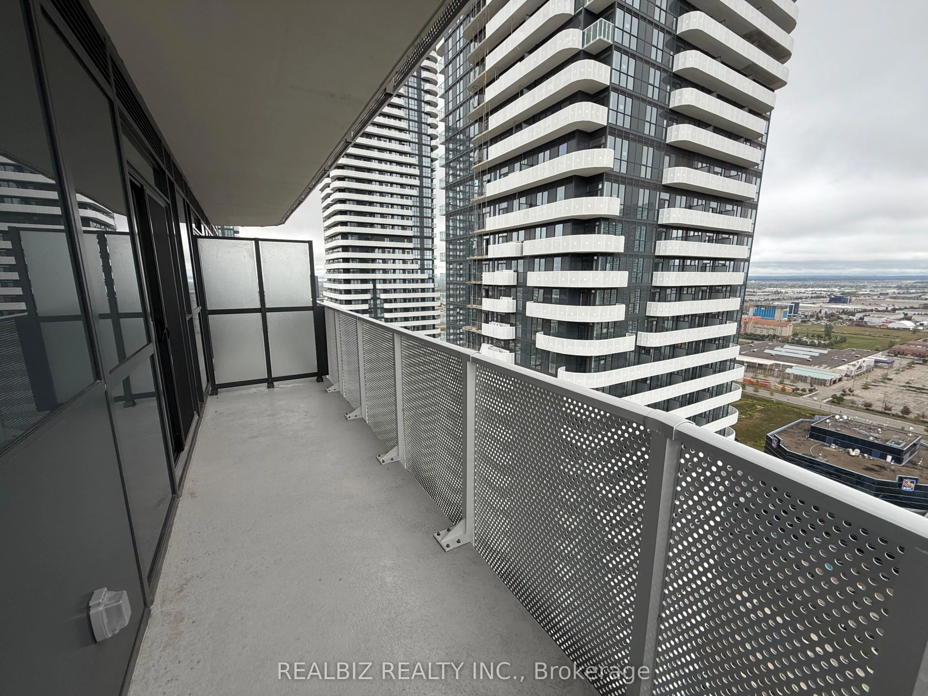 28 Interchange Way, #3505