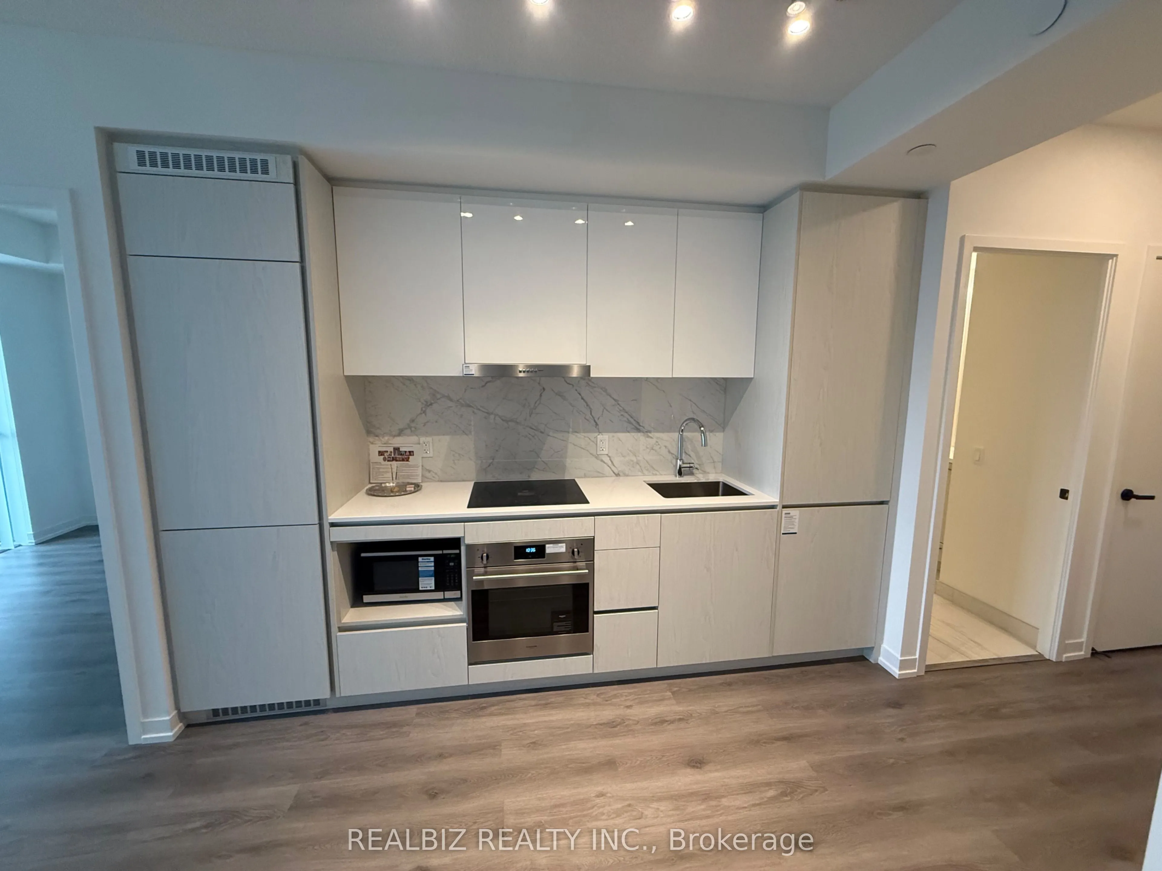 28 Interchange Way, #3506