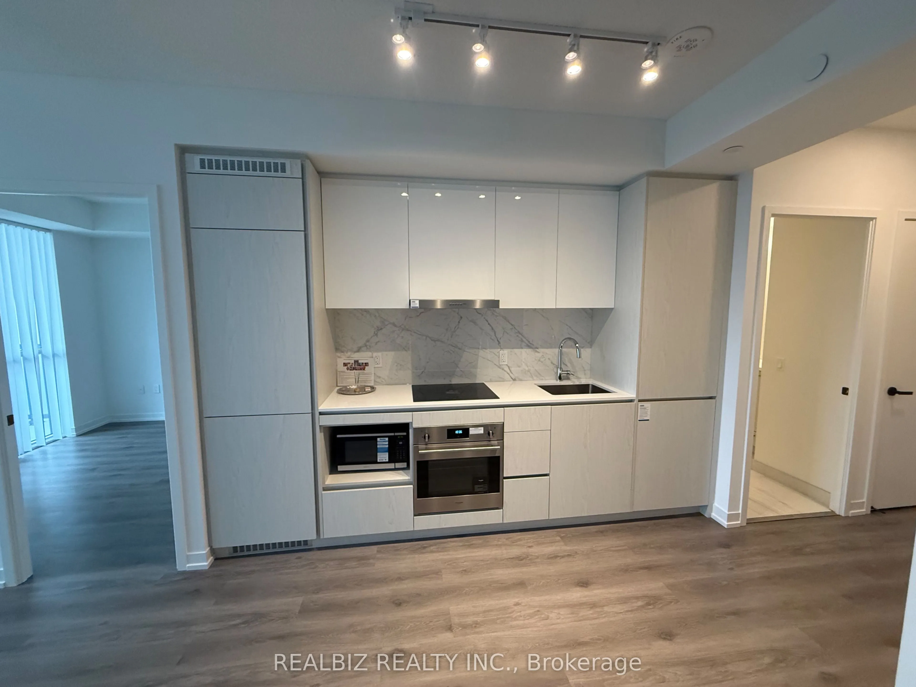 28 Interchange Way, #3506