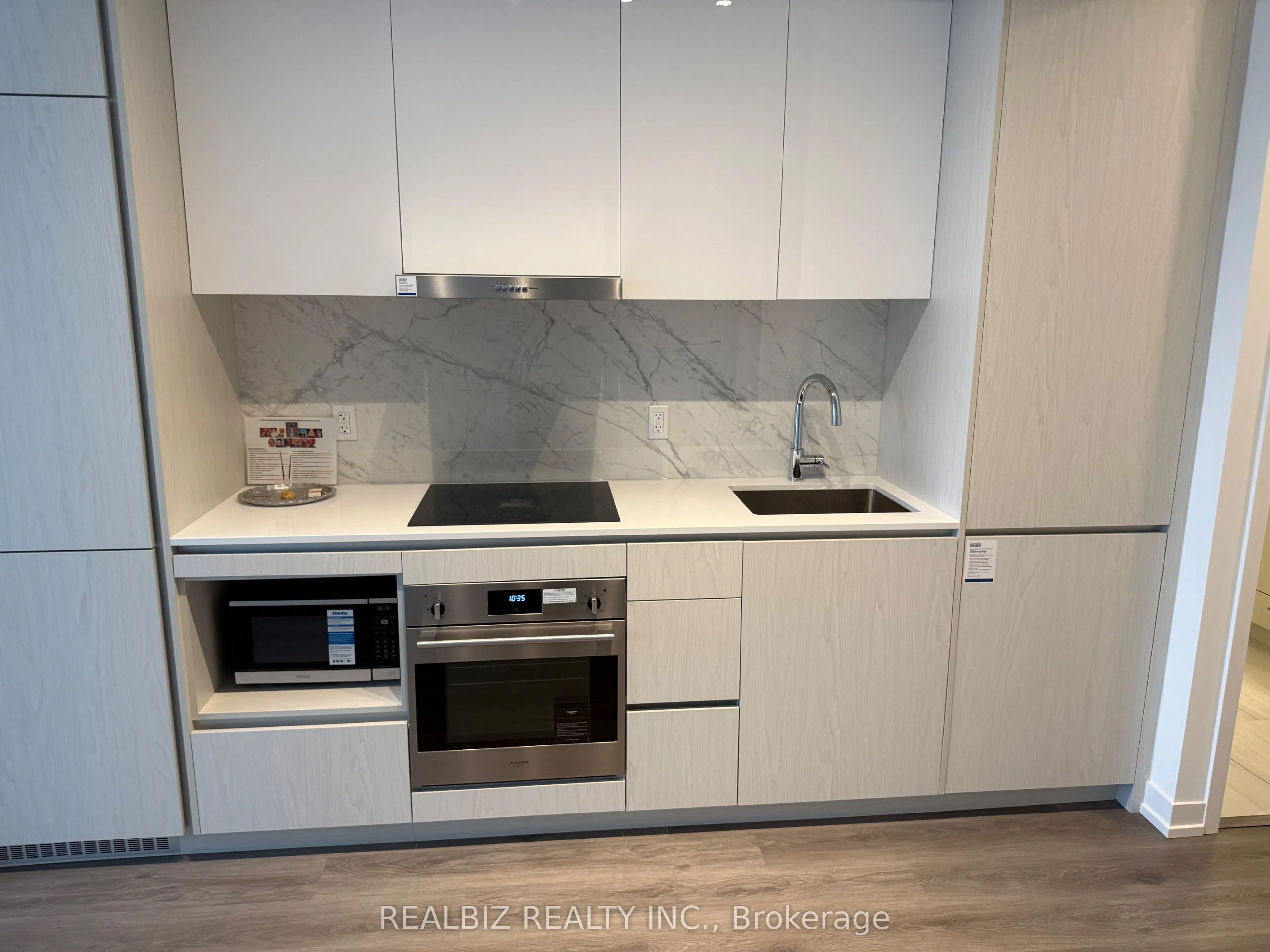 28 Interchange Way, #3506