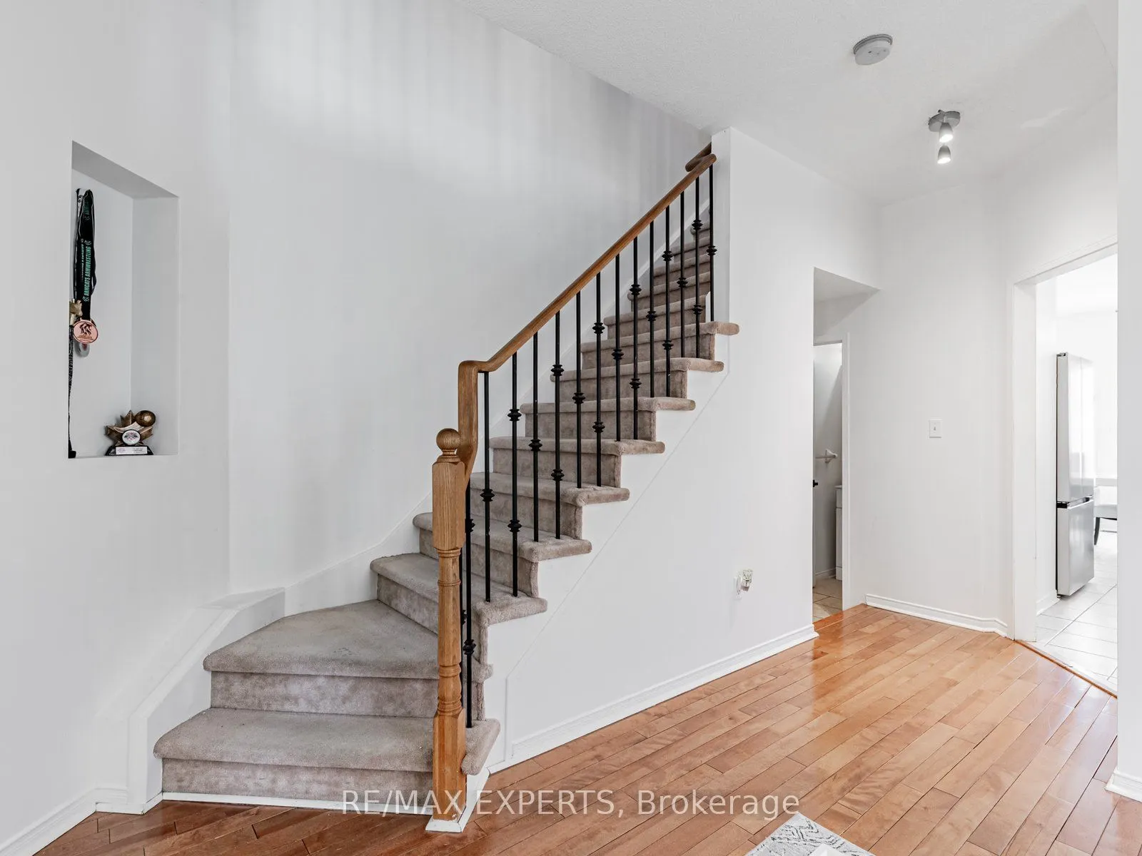 63 Rainbow Valley Crescent