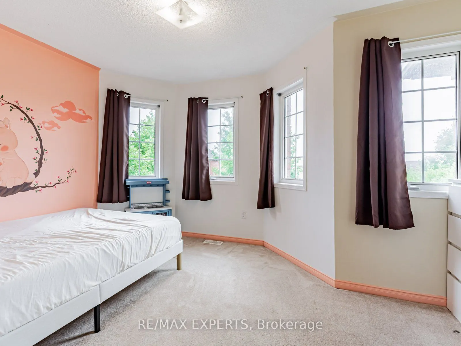 63 Rainbow Valley Crescent