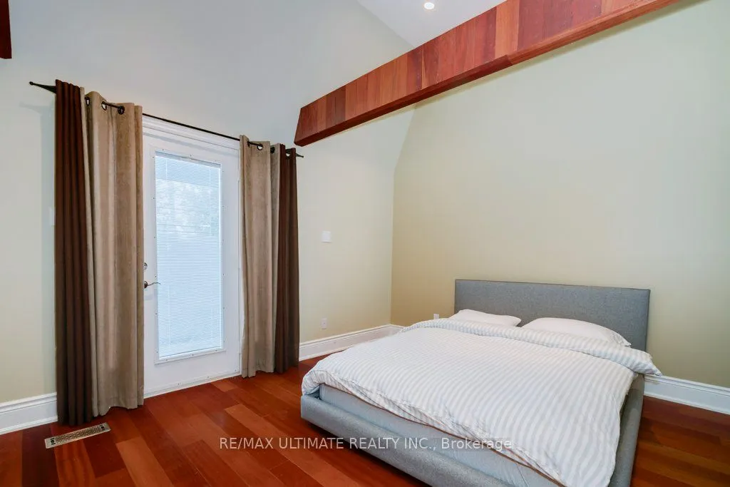 5737 Lakeshore Road